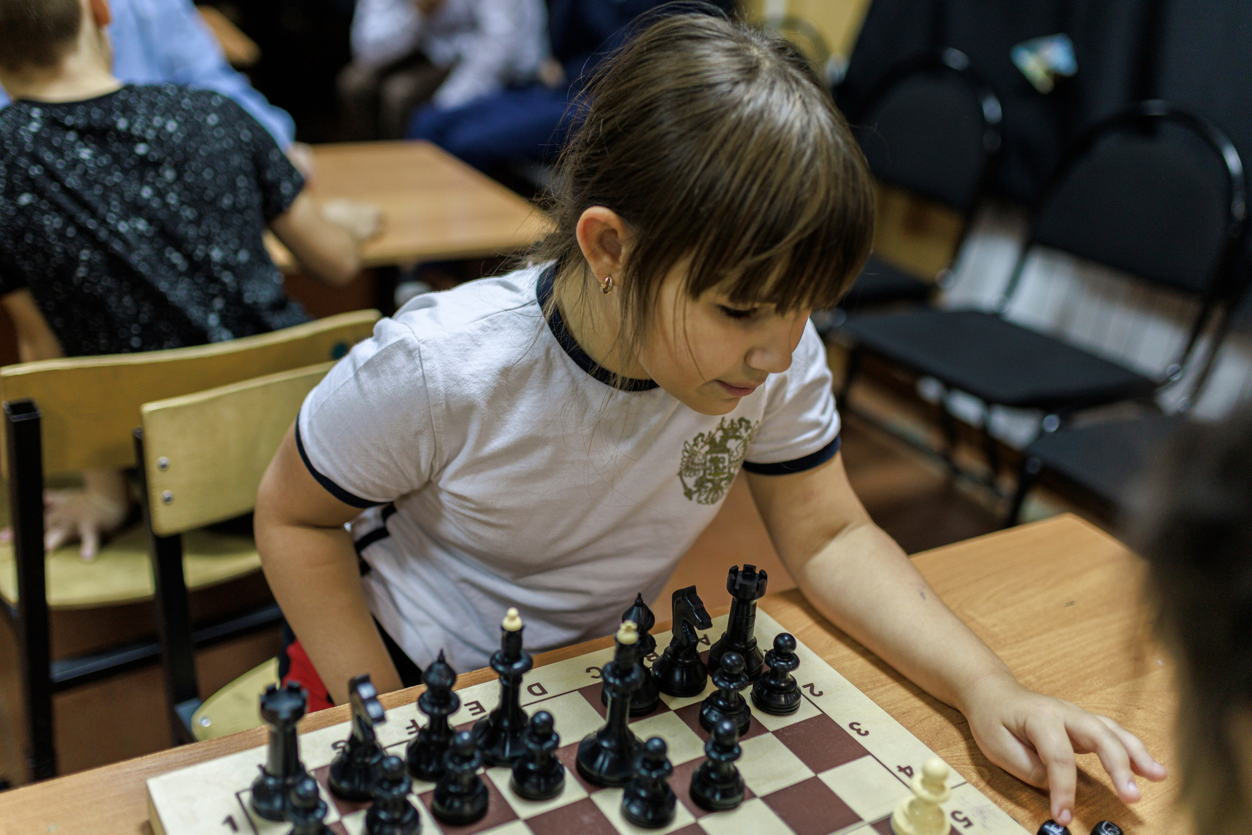 Репортажная сьёмка игры в шахматы в детском доме. Семейный и детский фотограф в Рязани Васюгова Мария