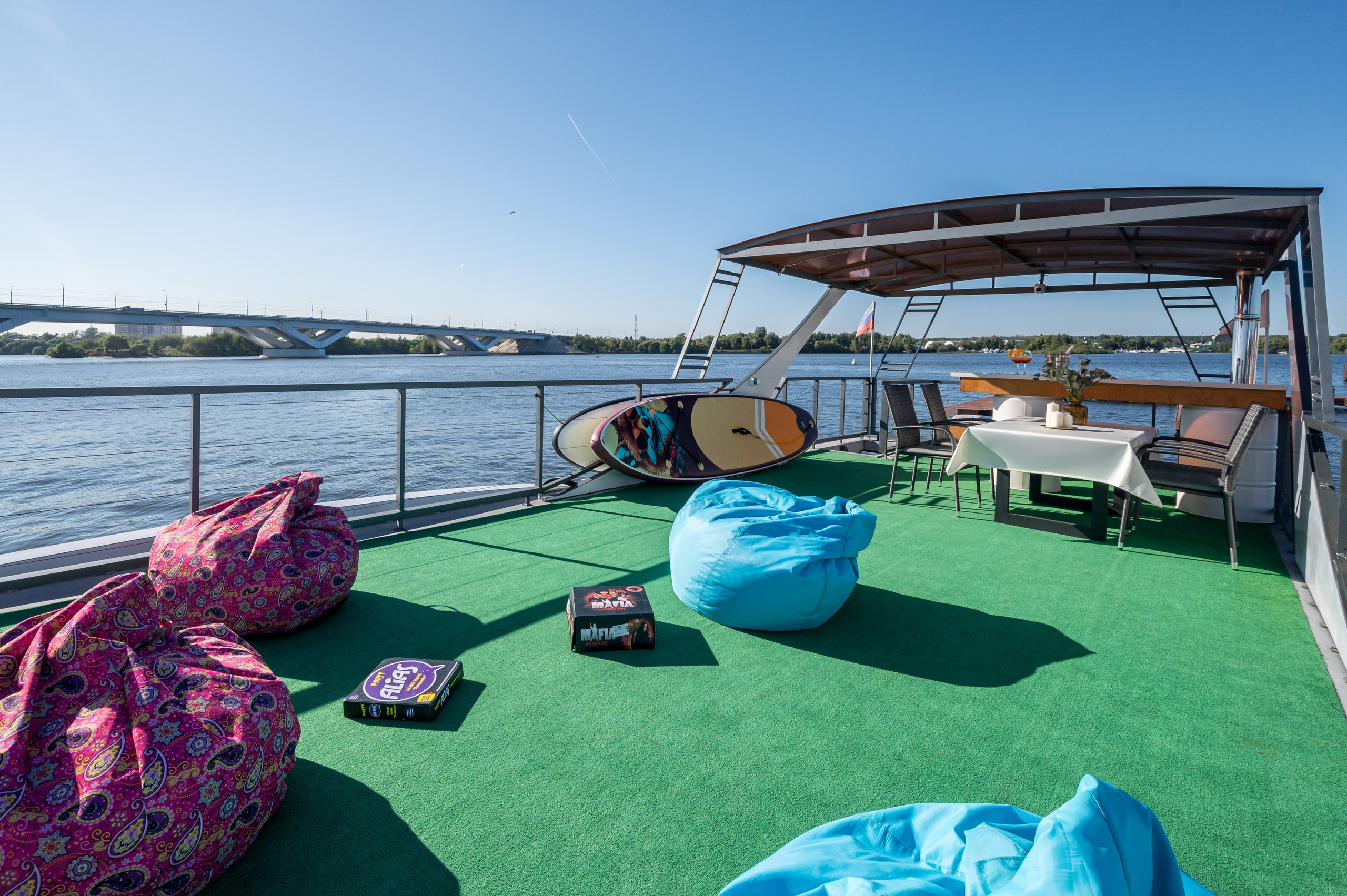 Хаусботы для вечеринок и бизнес-встреч. Интерьерный Фотограф Москва Криста FLY Труфанова