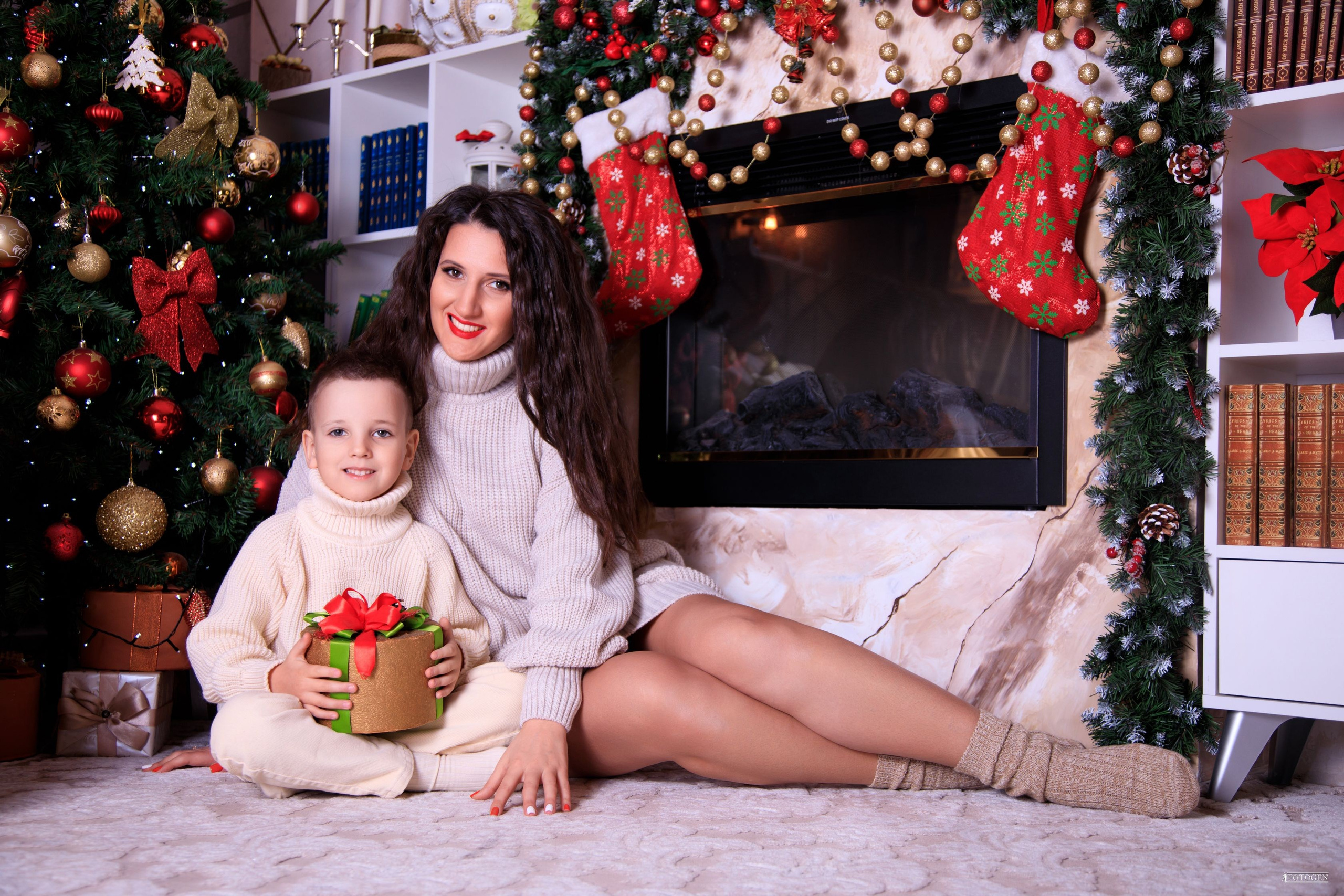 Семейная фотосессия: мама с детьми | Портфолио Fotogen. Интерьерная фотостудия FOTOGEN г. Краснодар