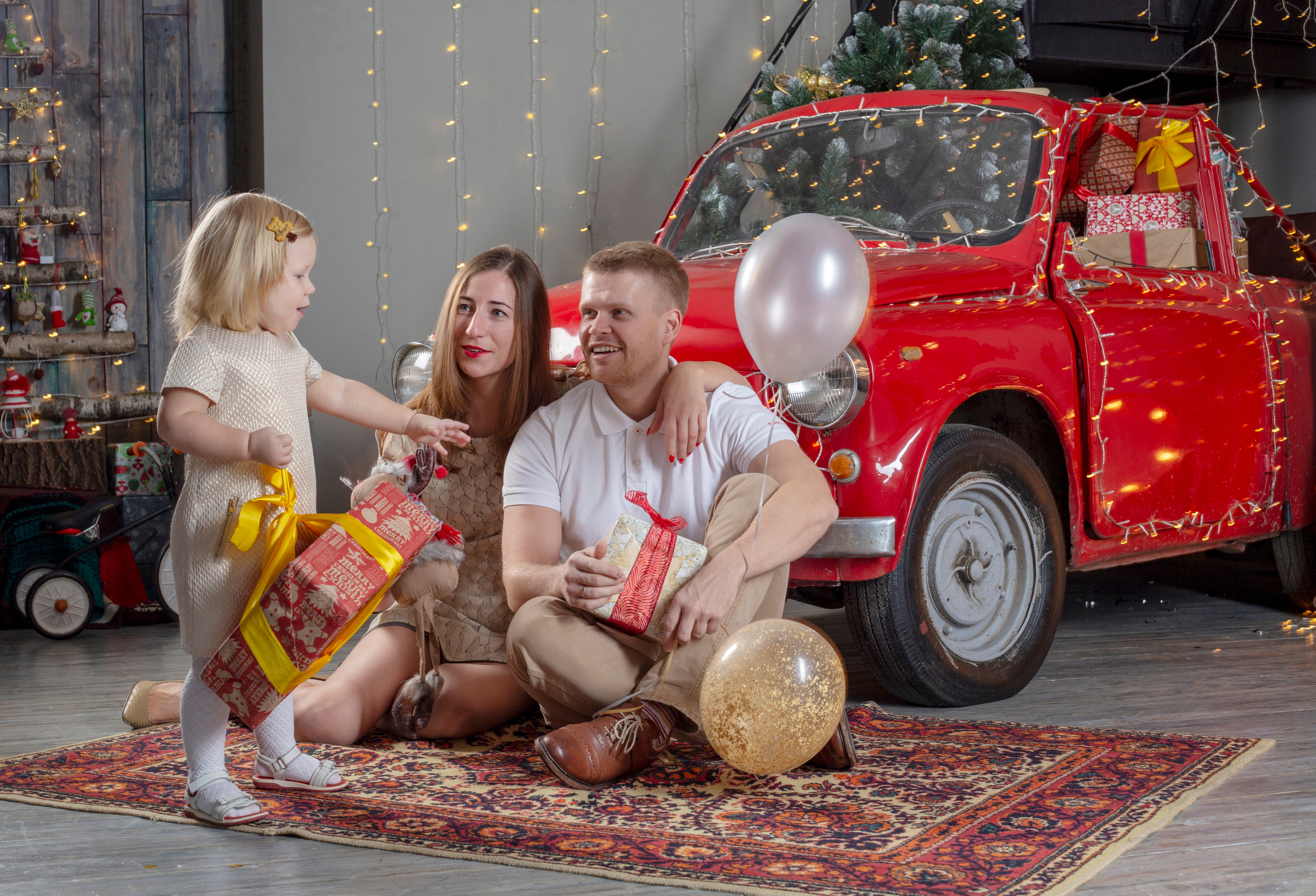 Семейная фотосессия в новый год в студии. Подарочный сертификат