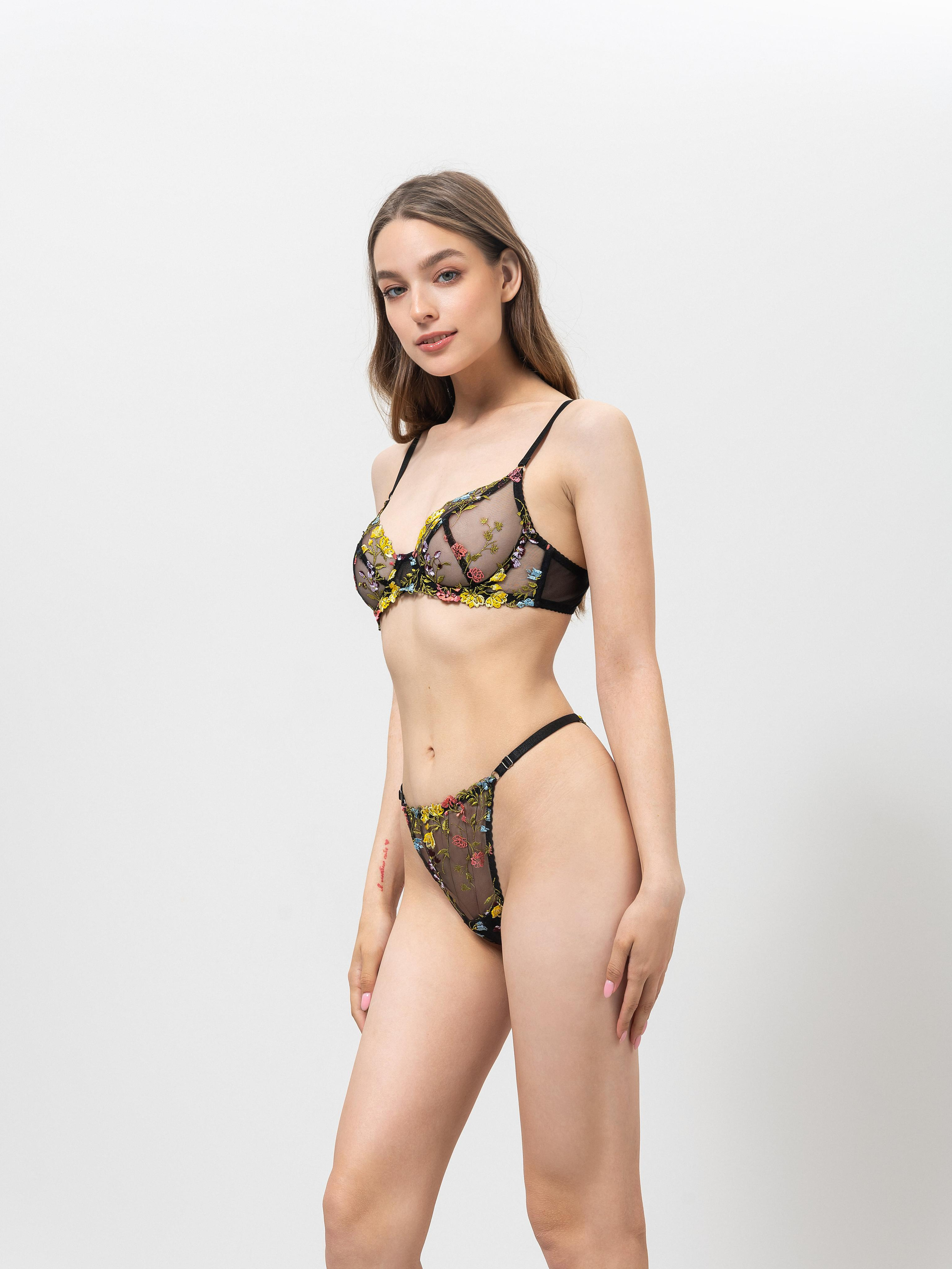 Нижнее белье/купальники. Студия рекламной и предметной съемки товаров WELKO Studio