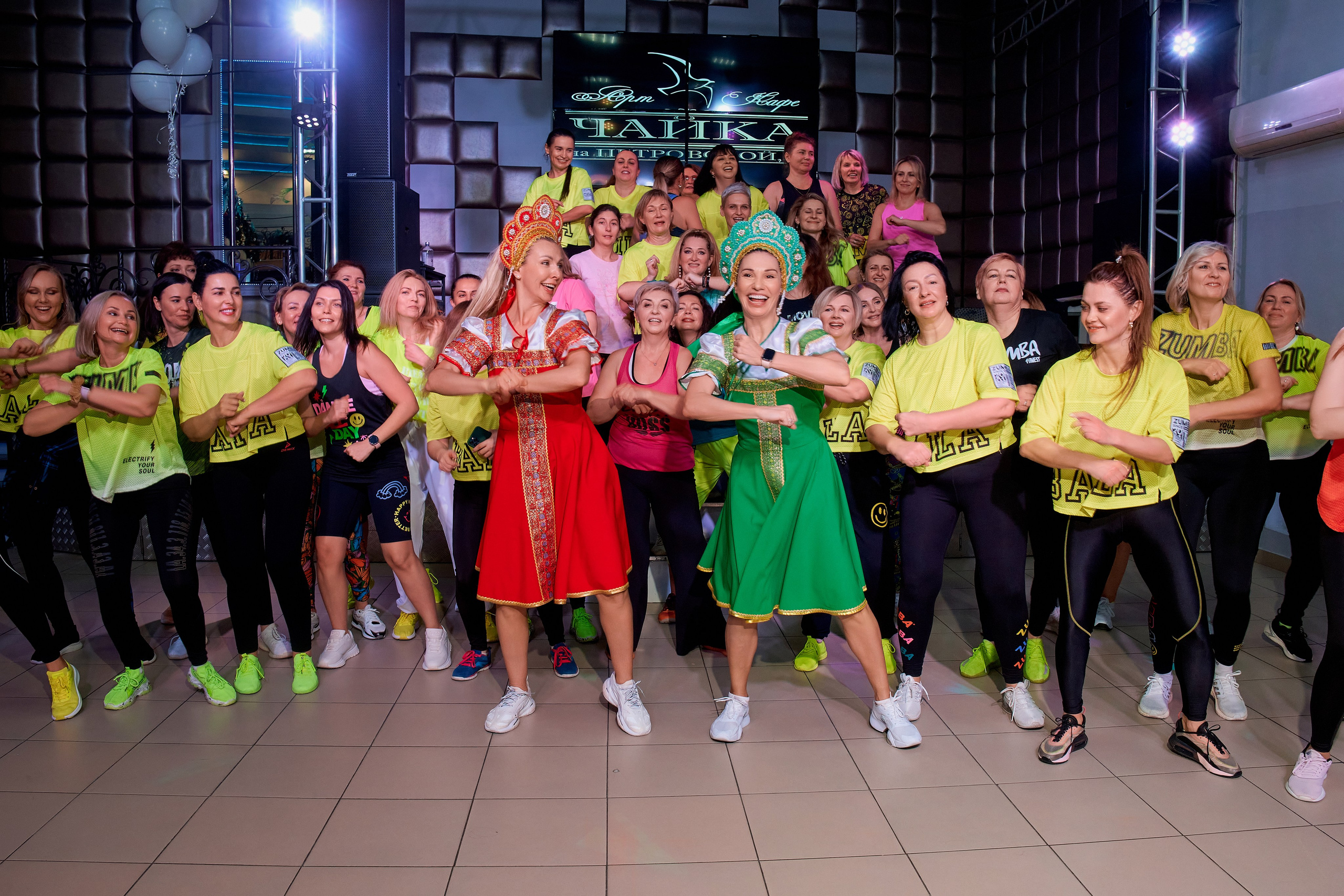 Благотворительная тренировка ЗУМБА. Арт-кафе «Чайка». Фотограф Таганрог Анна Трайжон