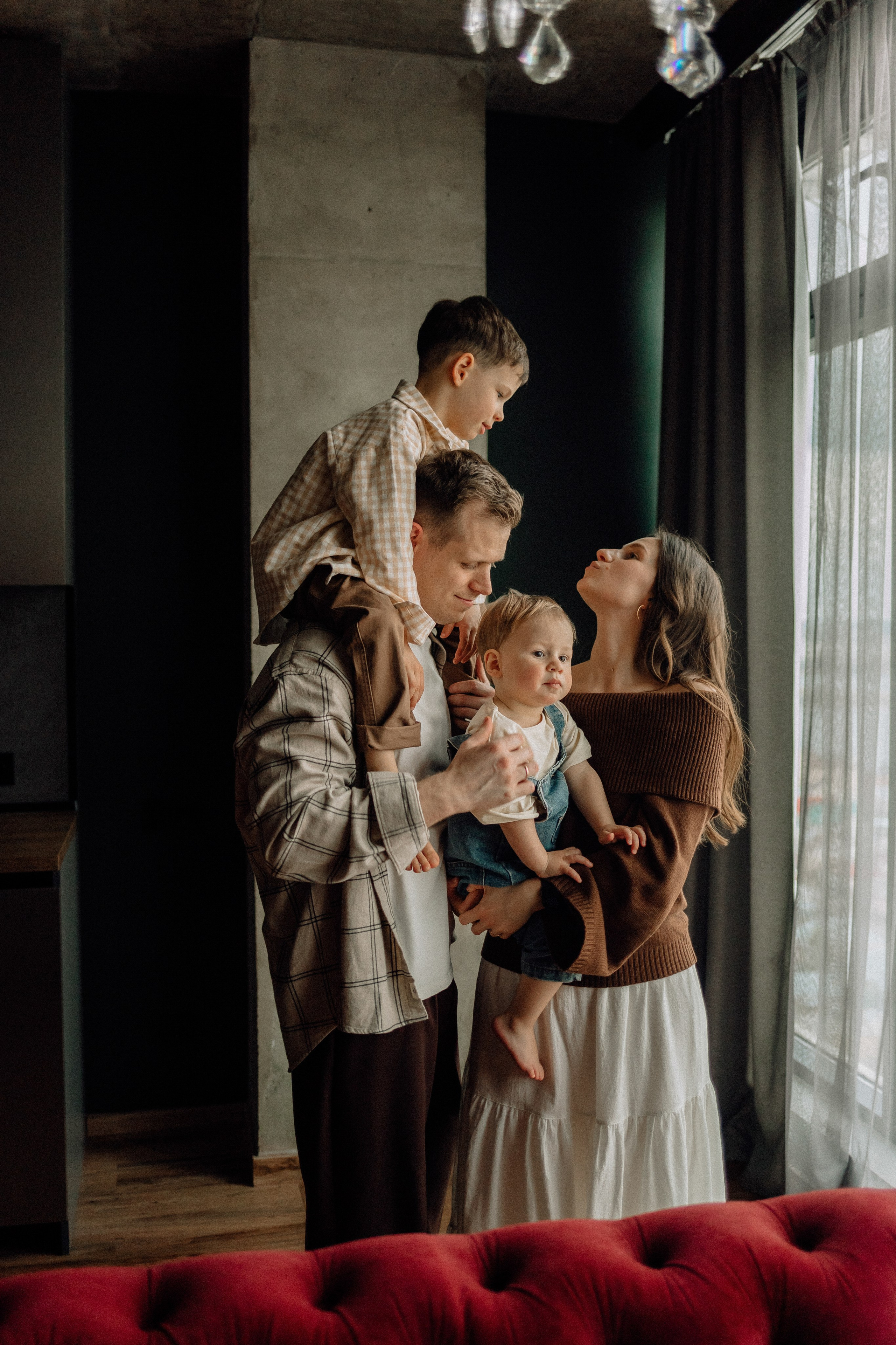 Звонко смеялись