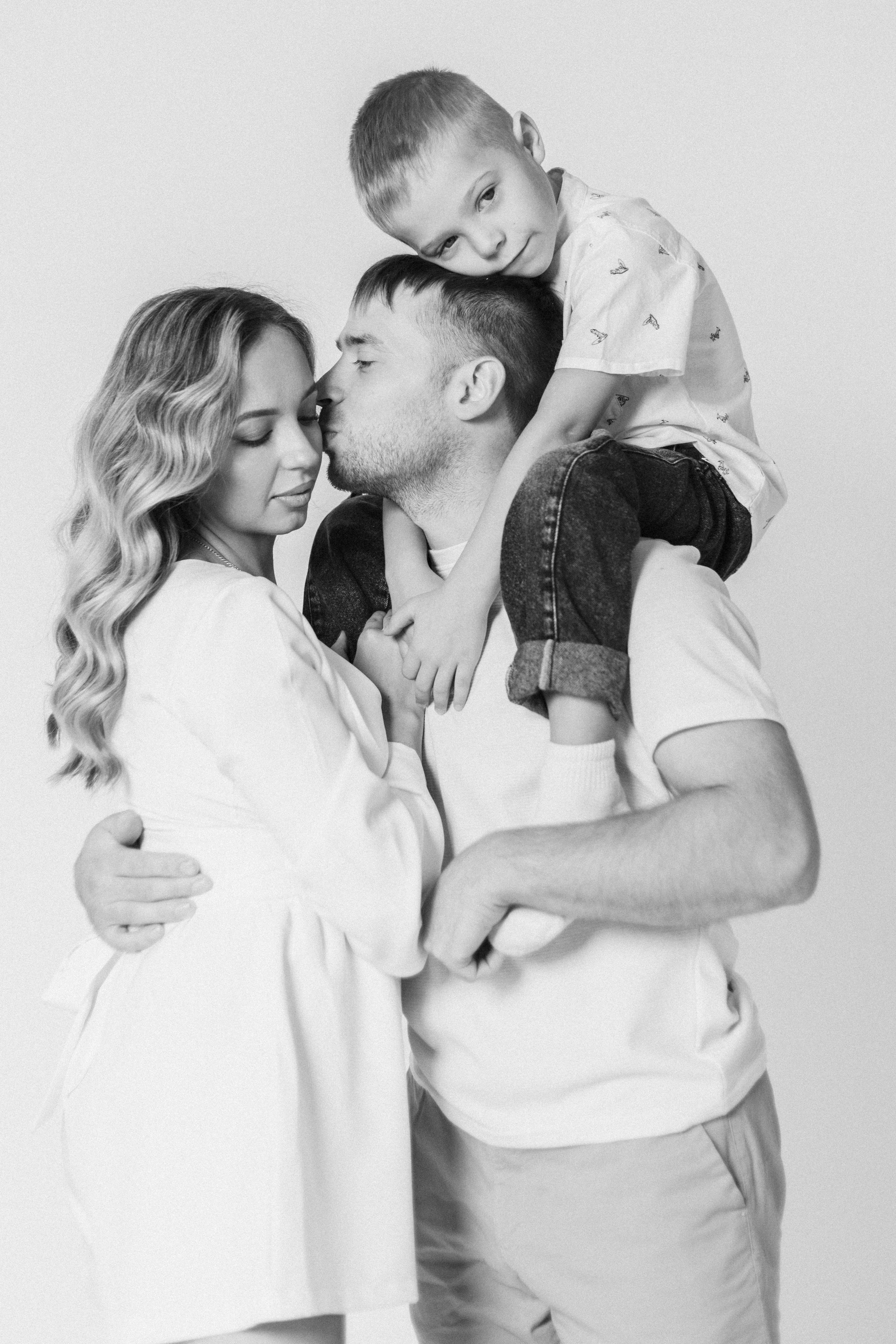 Семейная фотосессия в студии. Семейный и детский фотограф в Рязани Васюгова Мария