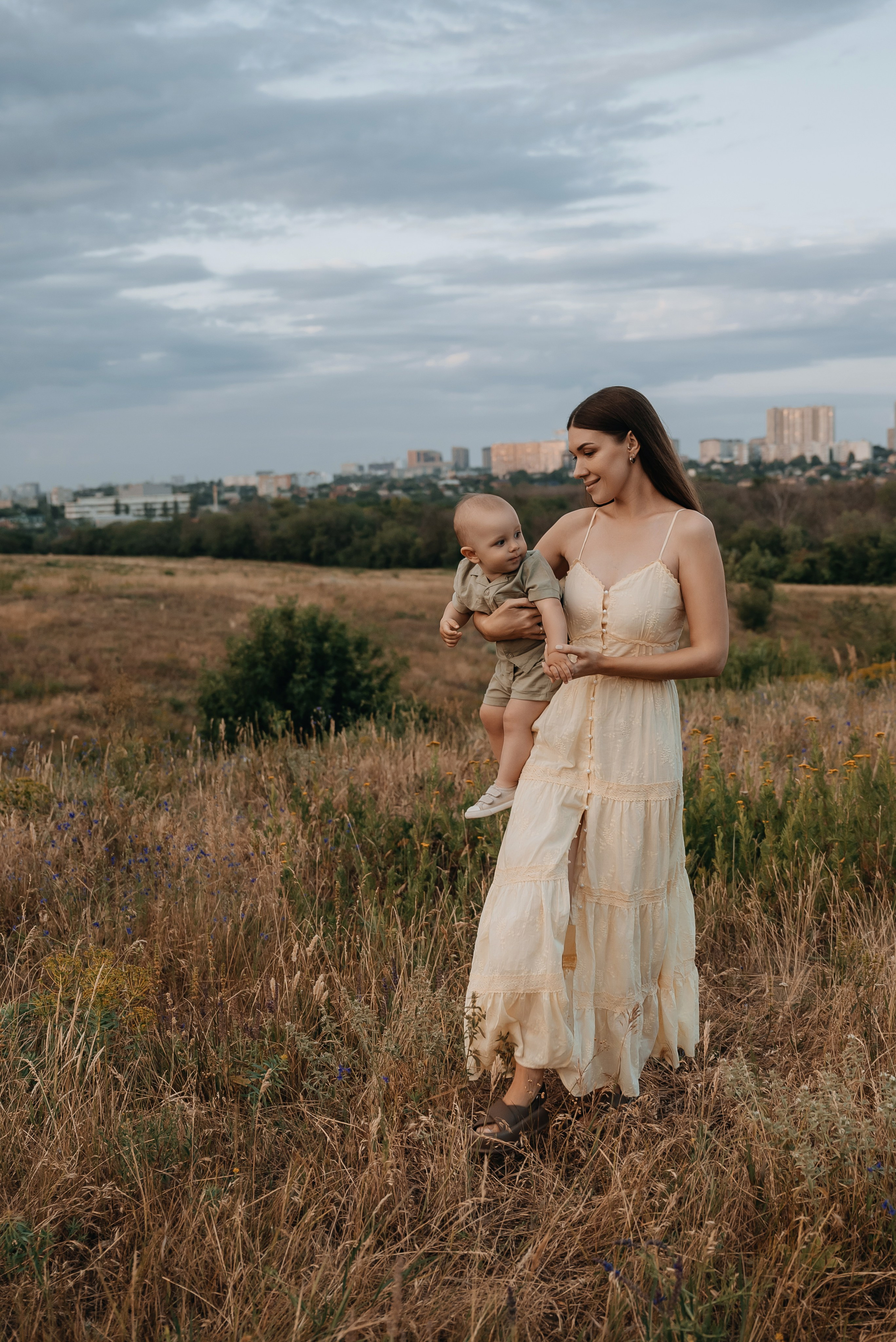 Годик на прогулочной семейной фотосессии. Семейный и детский фотограф Кущ Наташа
