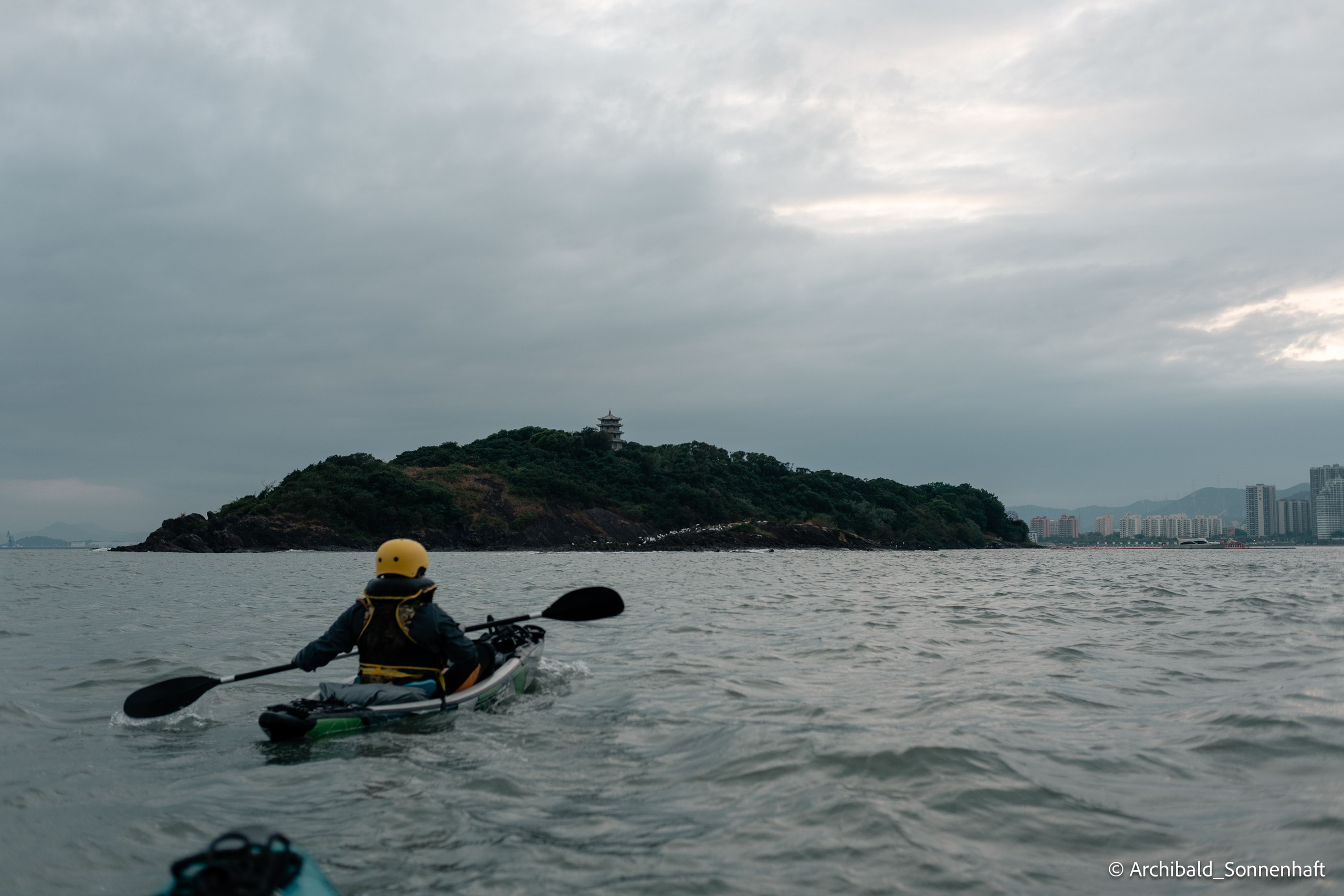 Kayaking in Huizhou, China. Photographer in Guangzhou, China. Archibald Sonnenhaft