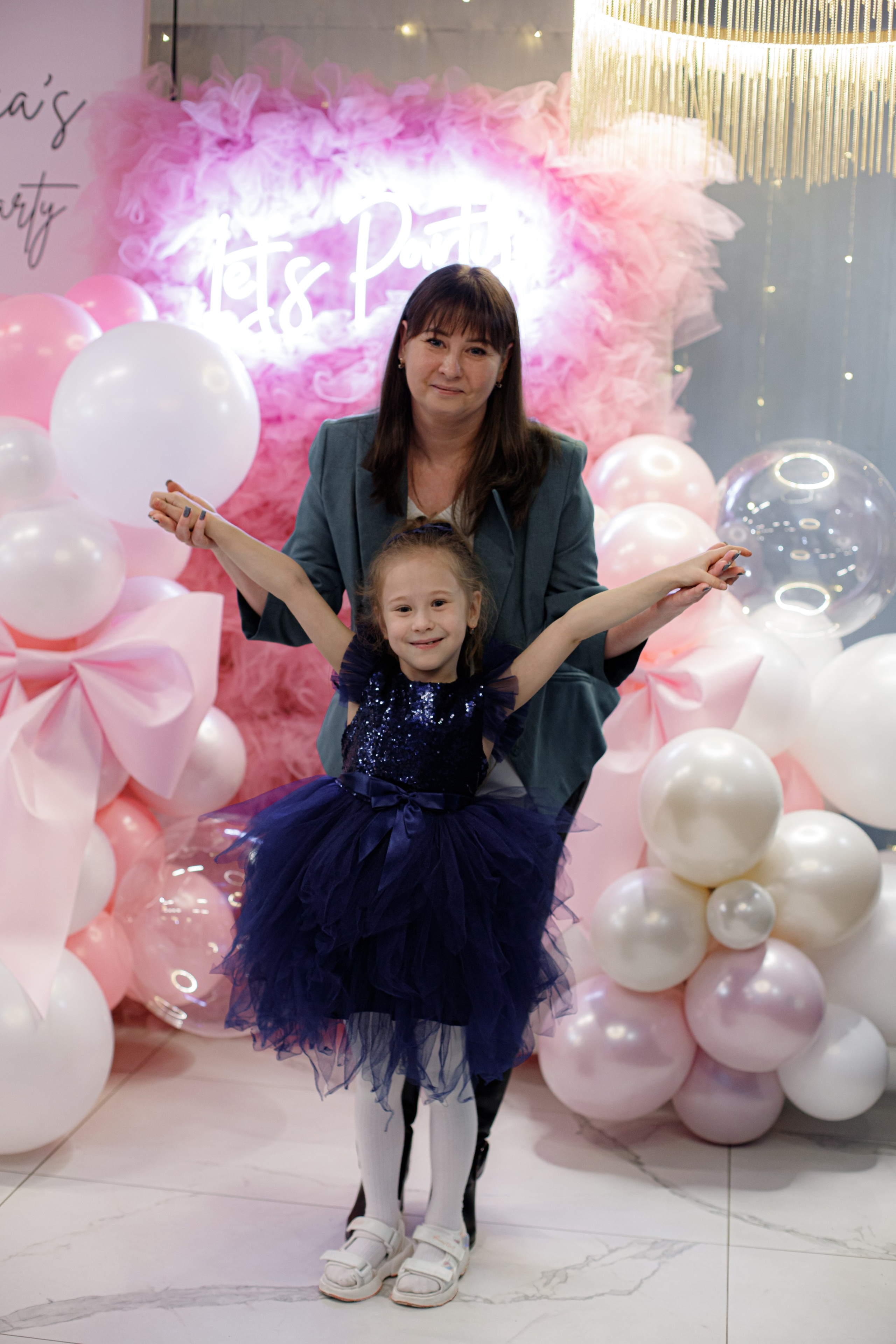 ASIA'S BIRTHDAY PARTY. Photokarish