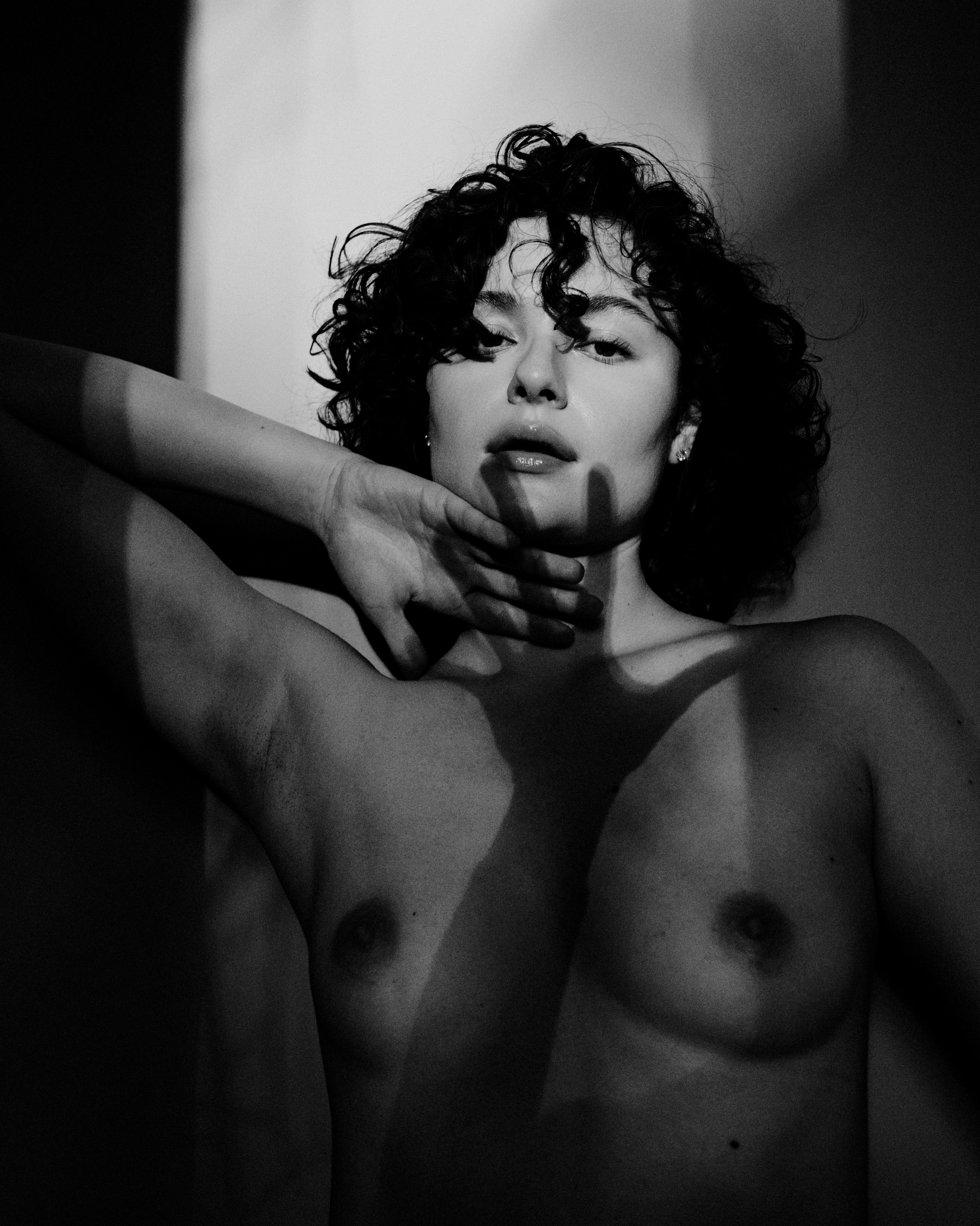 Обнажение. I am Diana, a portrait photographer. I take pictures around the world