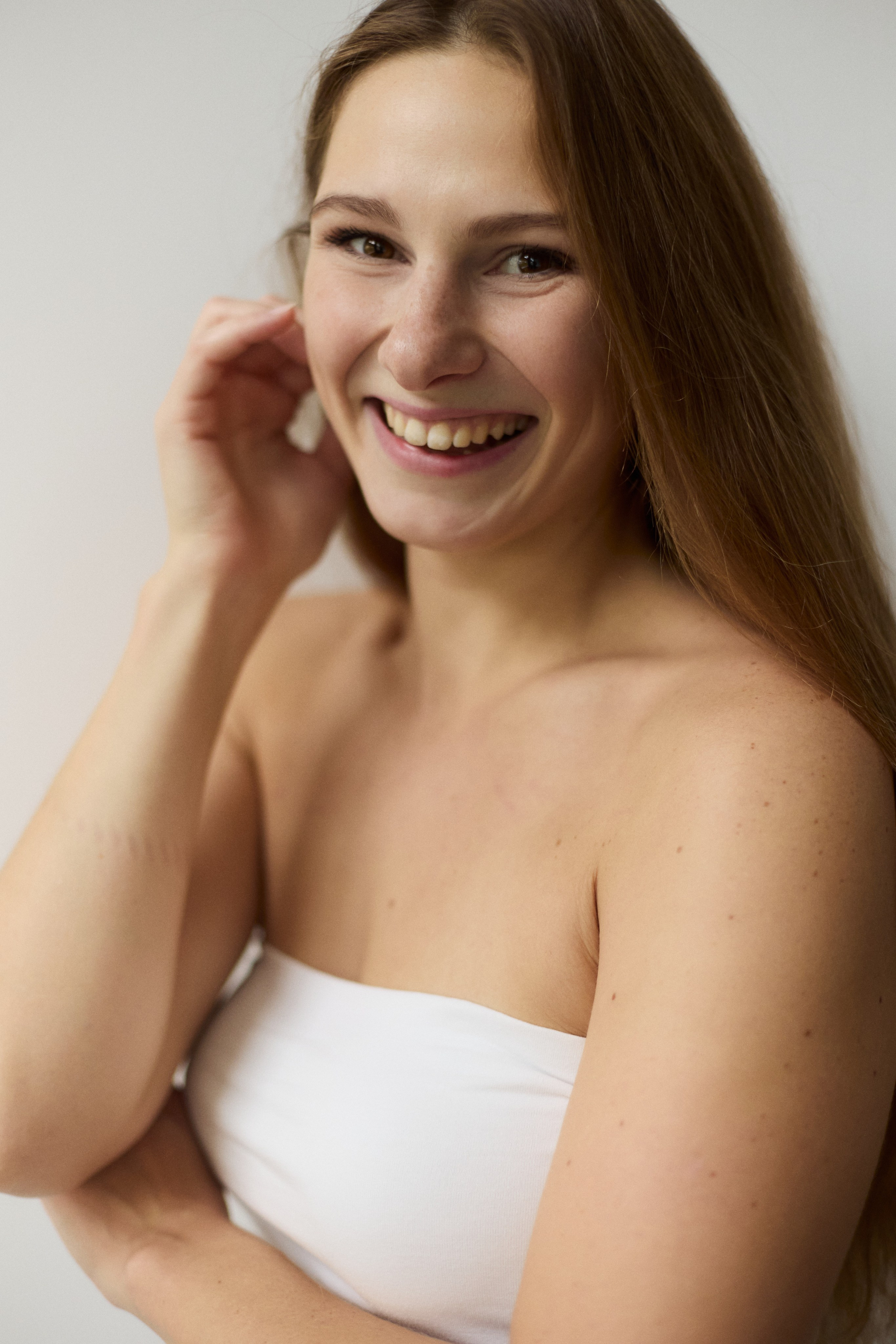 актерское портфолио для молодой девушки в студии, портретная фотосессия