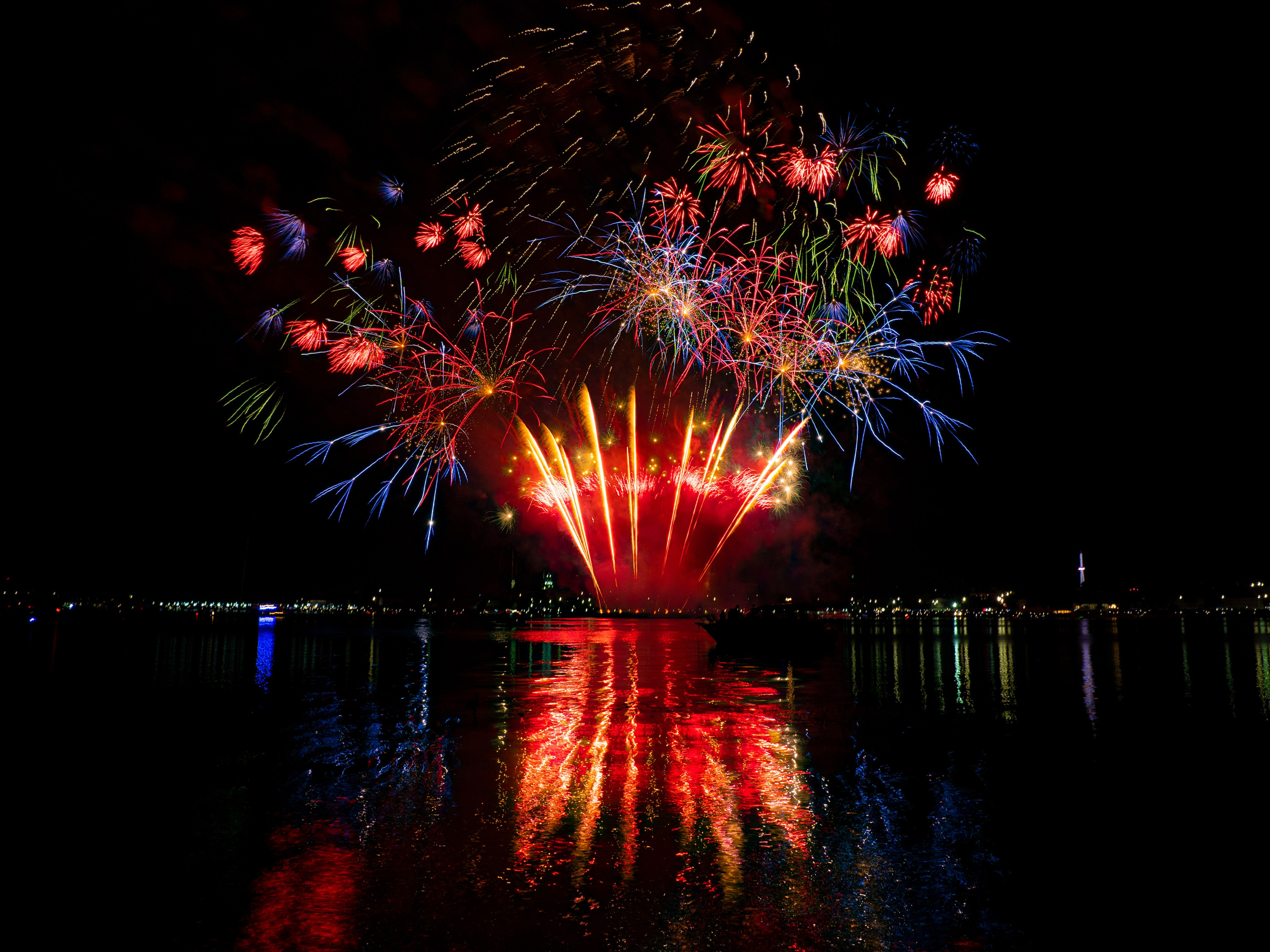 Фестиваль фейерверков «Серебряная ладья». Главная