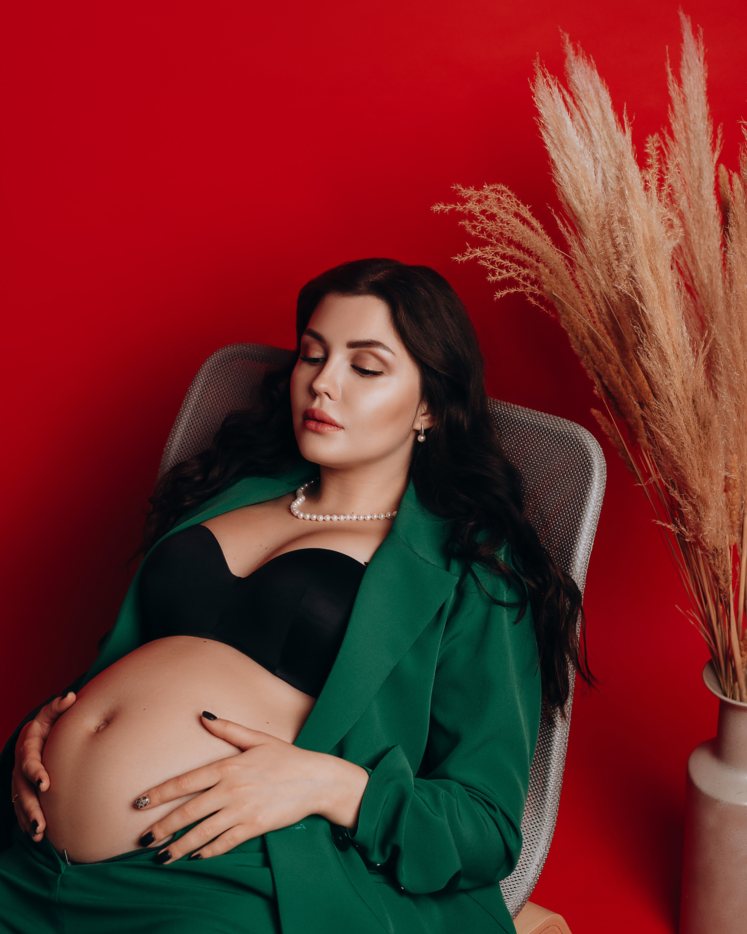 Эстетичная фотосессия беременности в студии