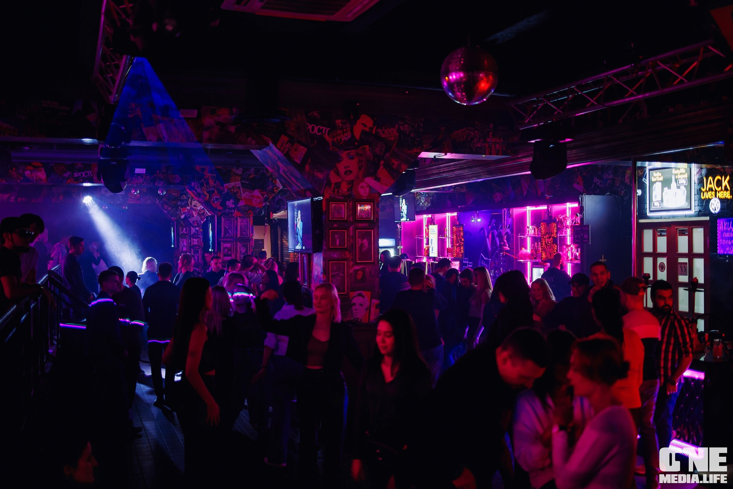Фоторепортаж из бара XxxX. One Media Life: фоторепортажи, фотоотчеты с мероприятий и заведений