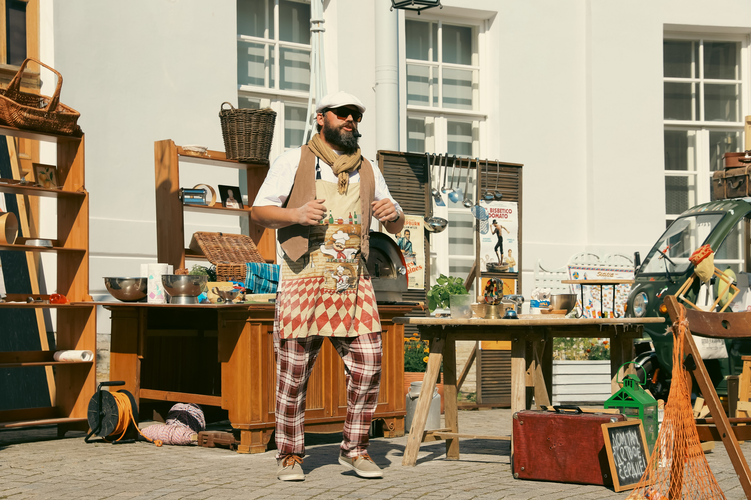 Театр Вкуса, Приключения итальянцев в России