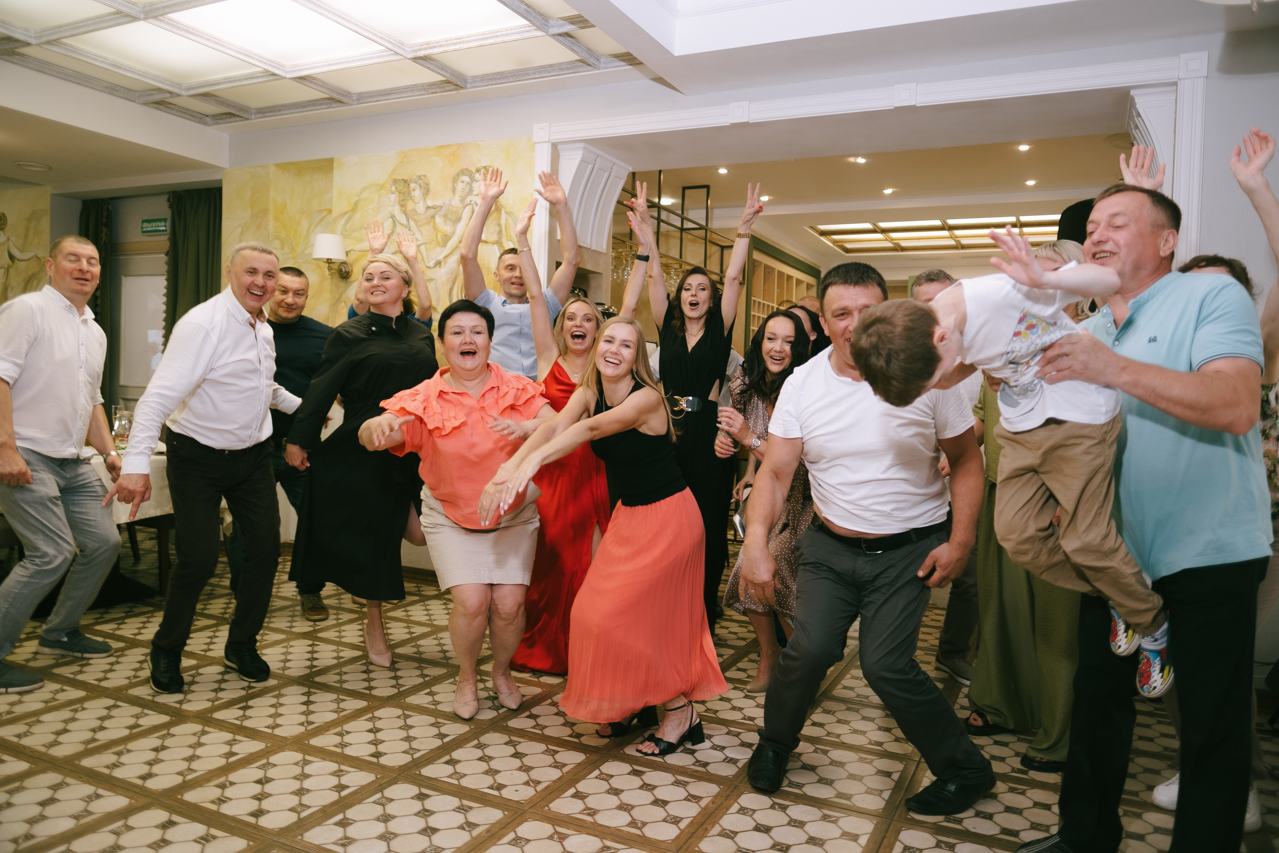 Выпускной школа 33. Свадебный и репортажной фотограф Денис Ожигин в Краснодаре и Краснодарском крае