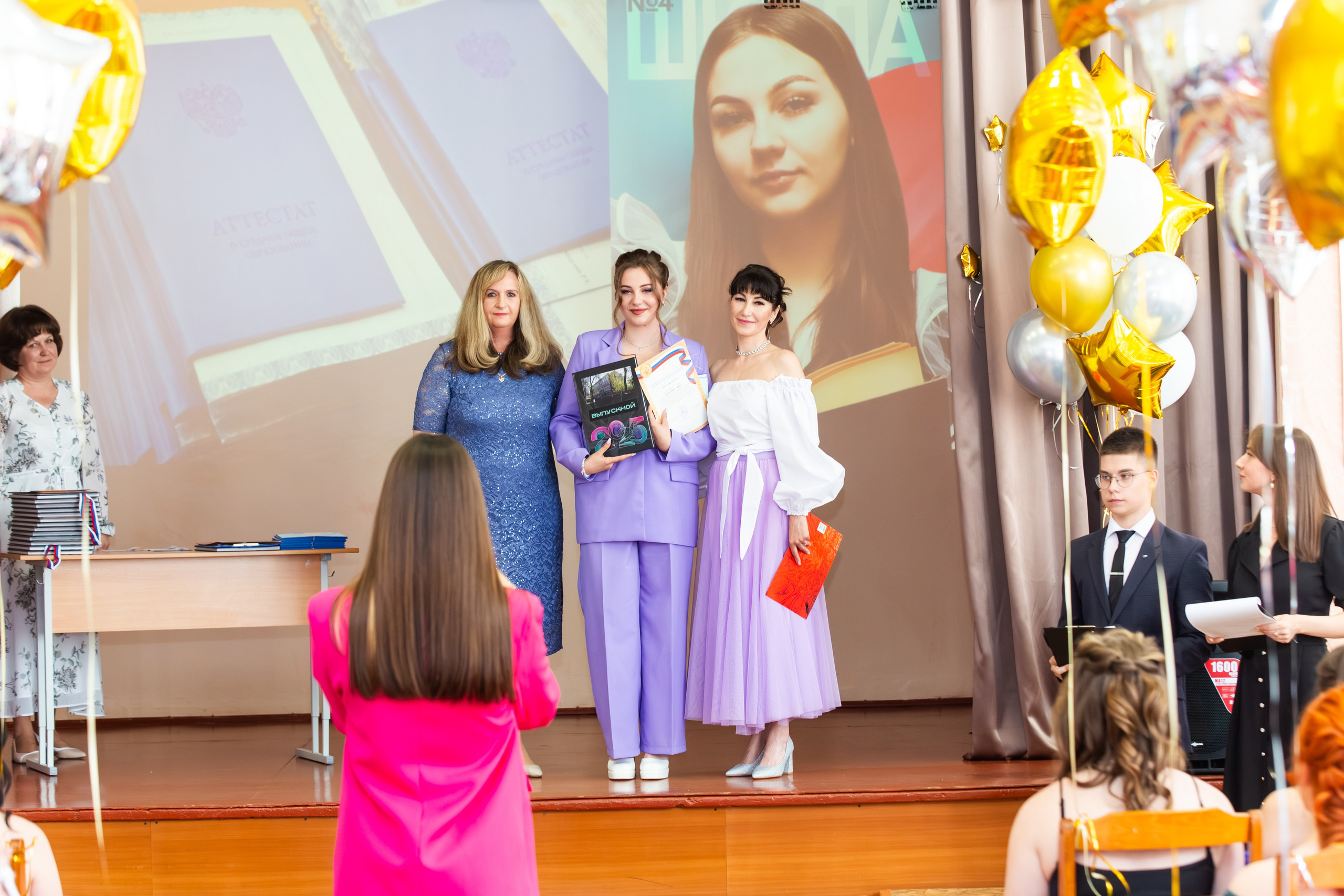 ВРУЧЕНИЕ ДИПЛОМОВ 2025 4 ШКОЛА Г.МЦЕНСК. Профессиональный фотограф в Мценске и Орловской области