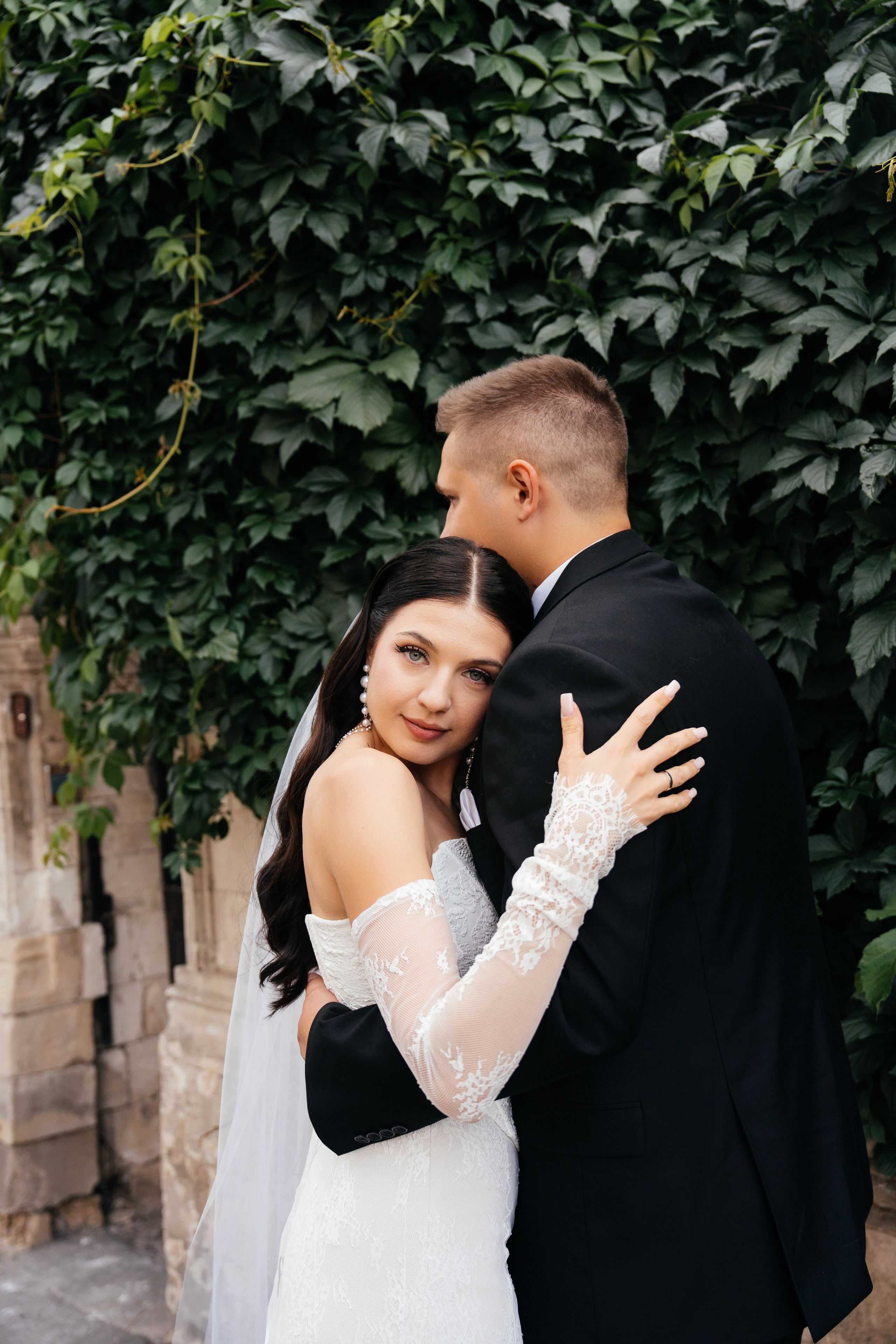 Свадебная фотосессия в Москве у высотки на Котельнической набережной. Свадебный фотограф в Москве Анна Полушина