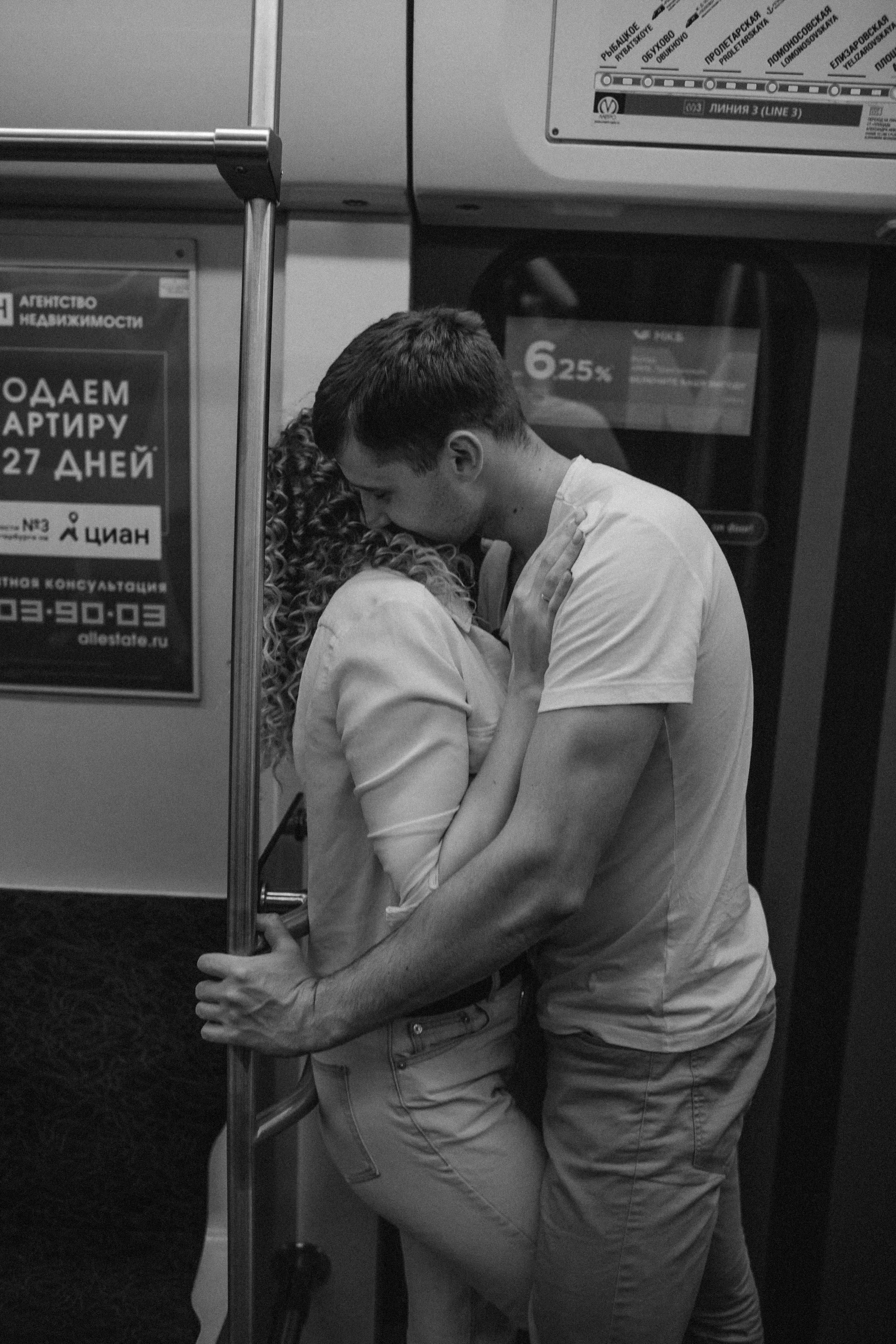 В метро. Свадебный и семейный фотограф Спб Бошман Ирина