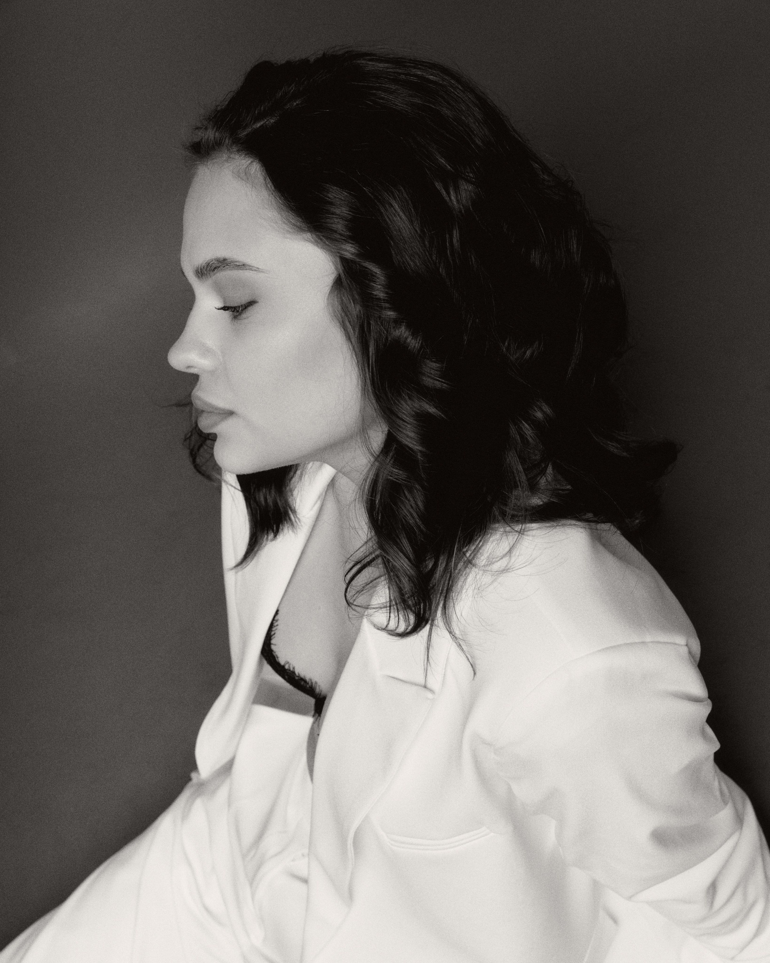 Женский портрет в студии — естественный и искусственный свет. Фотограф в Хабаровске Дмитрий Лемешков