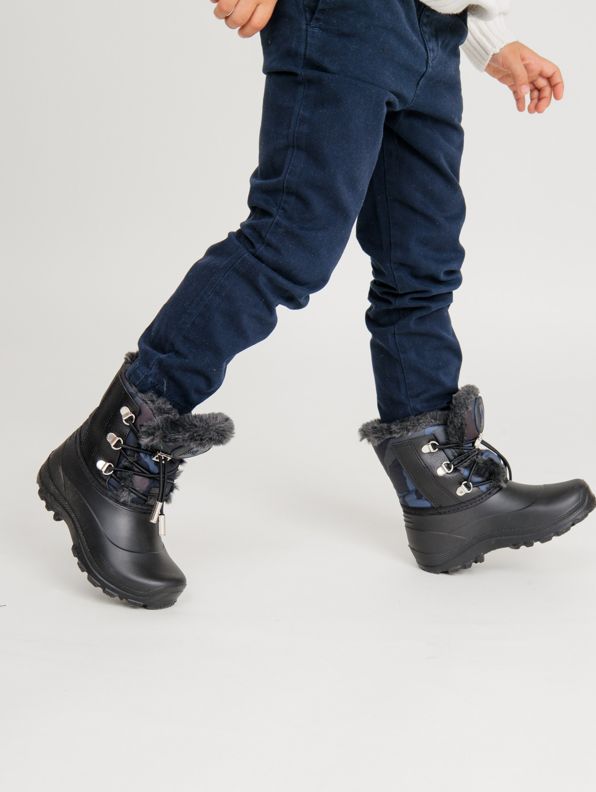 Предметная съемка и продакшн видео обуви для каталога, сайта, маркетплейсов. Студия коммерческой съемки ХВОЯ