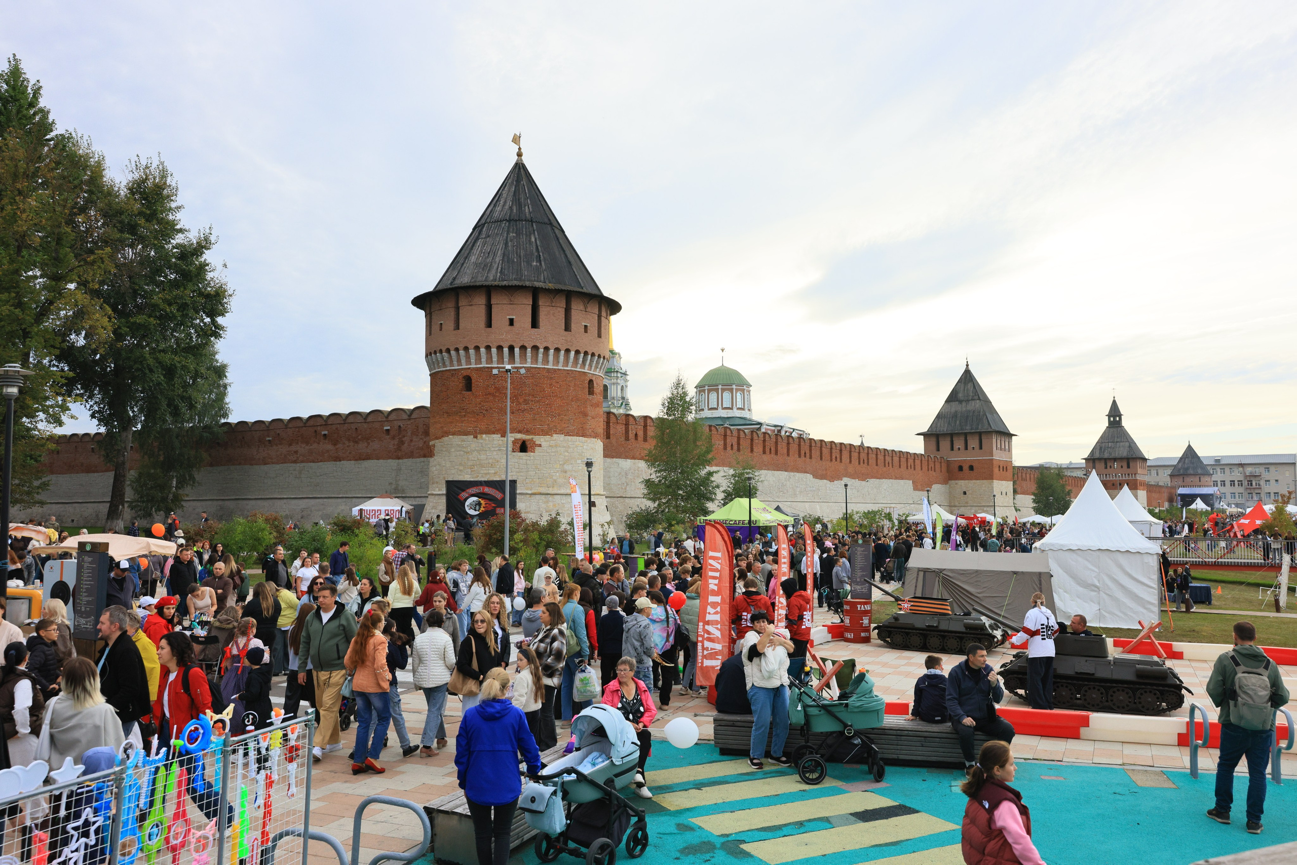 Городу — Герою -Тула 880 лет (прогулка). Фотограф в Туле Крупский АнДРей. Фотостудия «КАДР71» в Туле