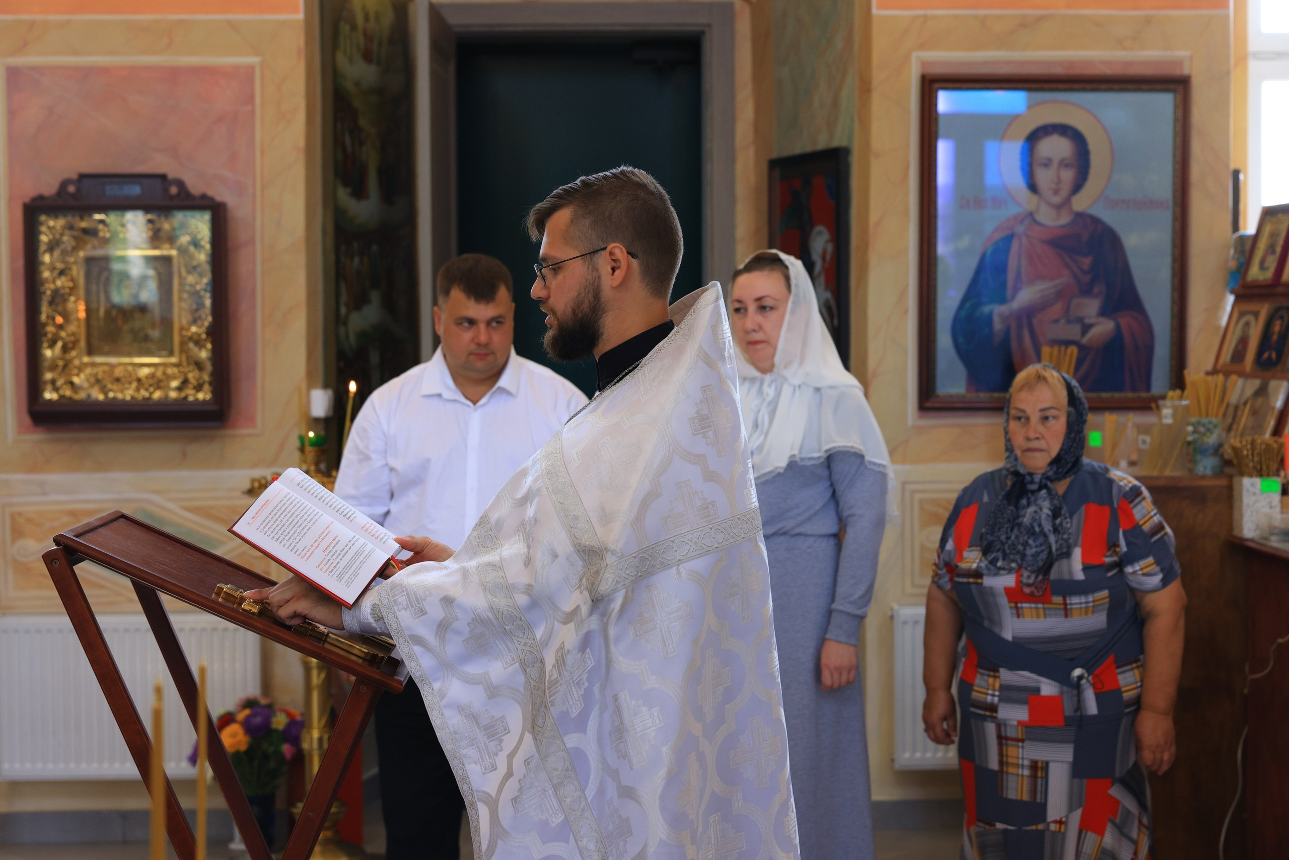 Крещение в храме храме св. Николая Угодника. Репортаж, пример без обработки. Фотограф в Туле Крупский АнДРей. Фотостудия «КАДР71» в Туле