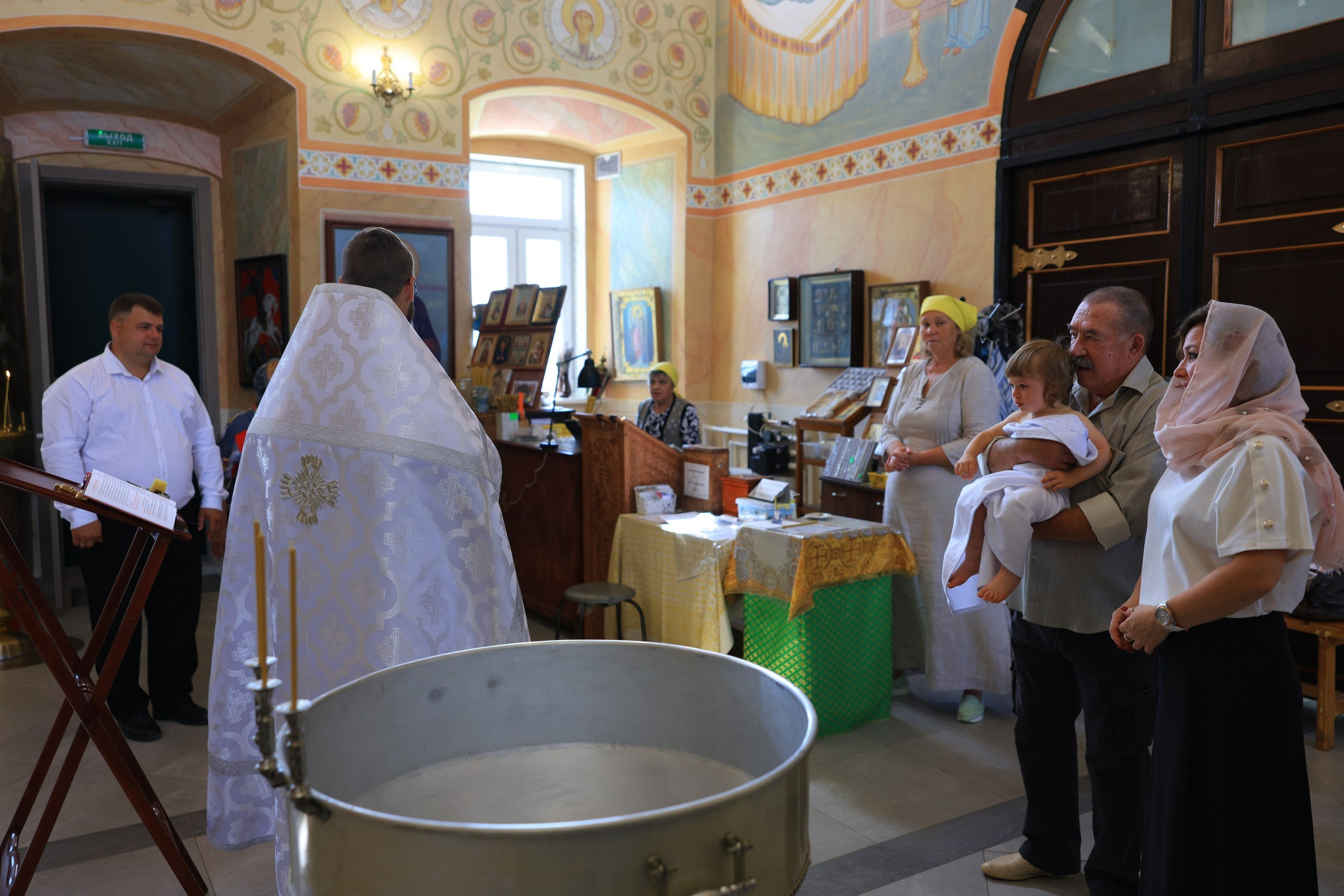 Крещение в храме храме св. Николая Угодника. Репортаж, пример без обработки. Фотограф в Туле Крупский АнДРей. Фотостудия «КАДР71» в Туле