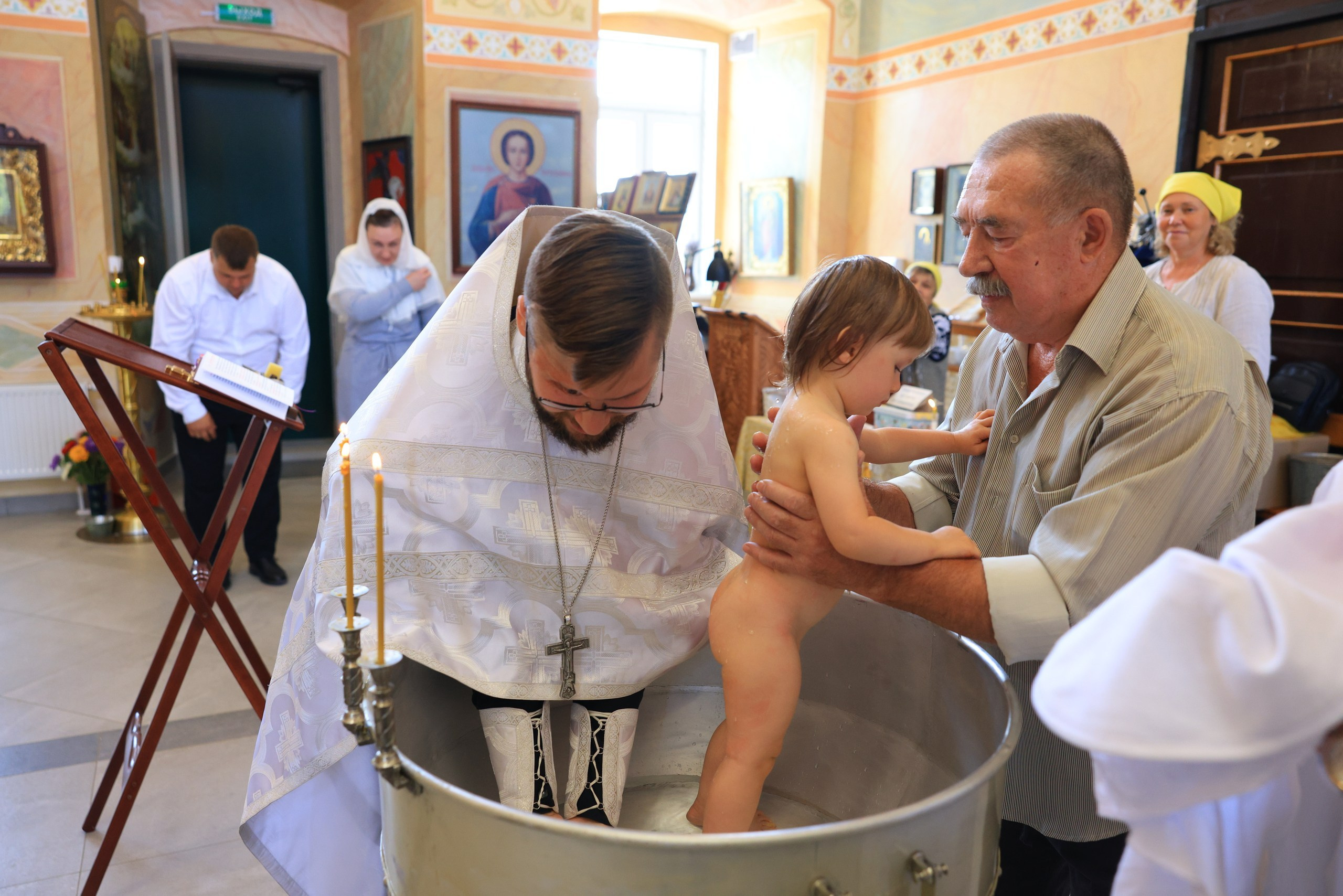 Крещение в храме храме св. Николая Угодника. Репортаж, пример без обработки. Фотограф в Туле Крупский АнДРей. Фотостудия «КАДР71» в Туле