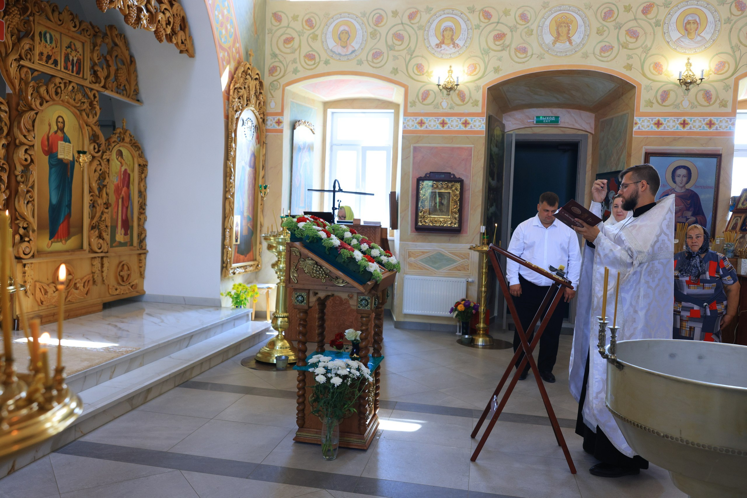 Крещение в храме храме св. Николая Угодника. Репортаж, пример без обработки. Фотограф в Туле Крупский АнДРей. Фотостудия «КАДР71» в Туле