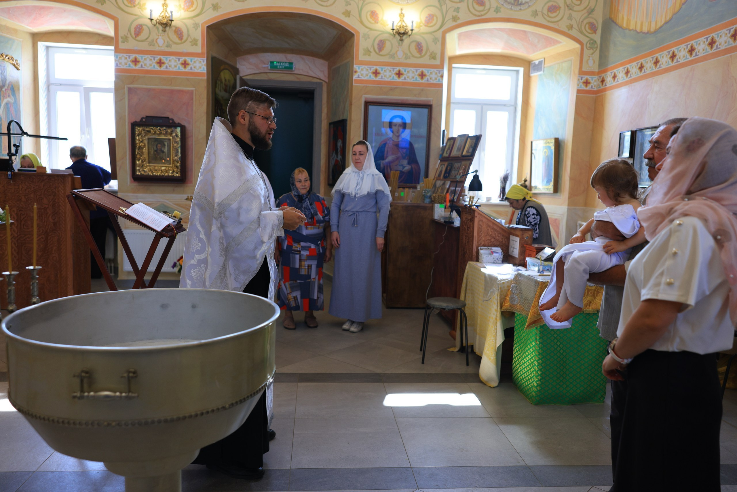 Крещение в храме храме св. Николая Угодника. Репортаж, пример без обработки. Фотограф в Туле Крупский АнДРей. Фотостудия «КАДР71» в Туле