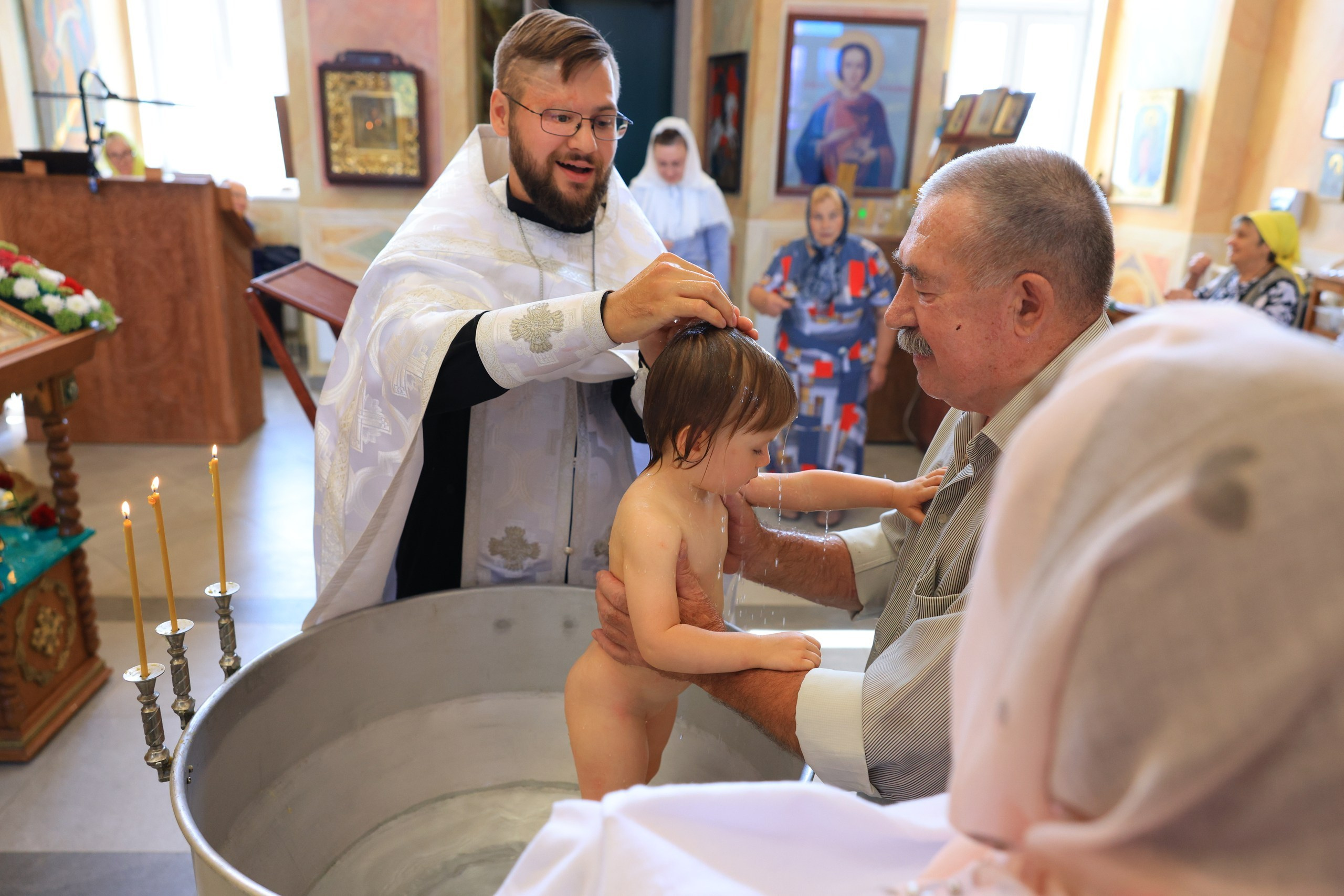 Крещение в храме храме св. Николая Угодника. Репортаж, пример без обработки. Фотограф в Туле Крупский АнДРей. Фотостудия «КАДР71» в Туле