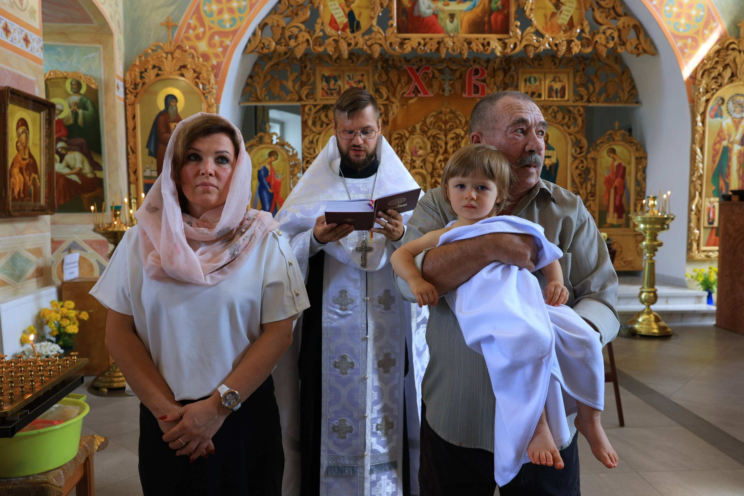 Крещение в храме храме св. Николая Угодника. Репортаж, пример без обработки. Фотограф в Туле Крупский АнДРей. Фотостудия «КАДР71» в Туле