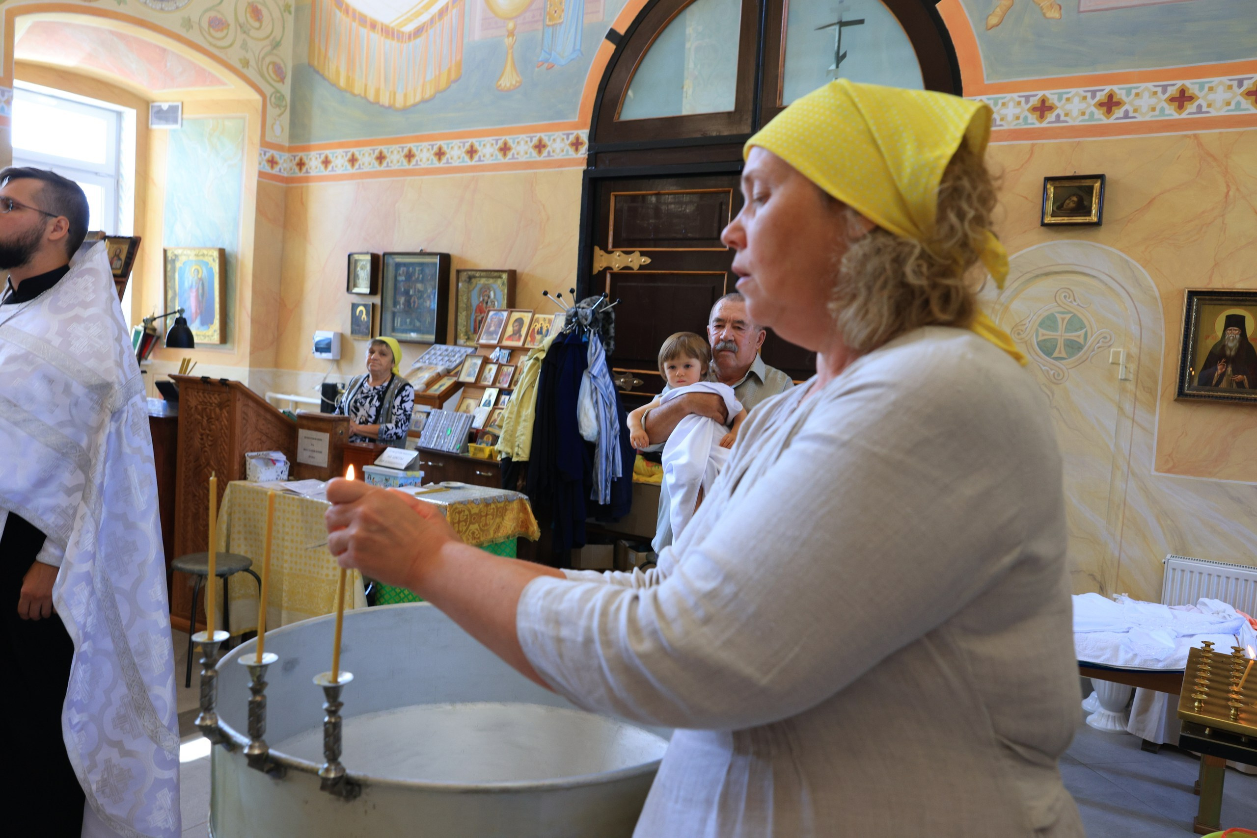 Крещение в храме храме св. Николая Угодника. Репортаж, пример без обработки. Фотограф в Туле Крупский АнДРей. Фотостудия «КАДР71» в Туле