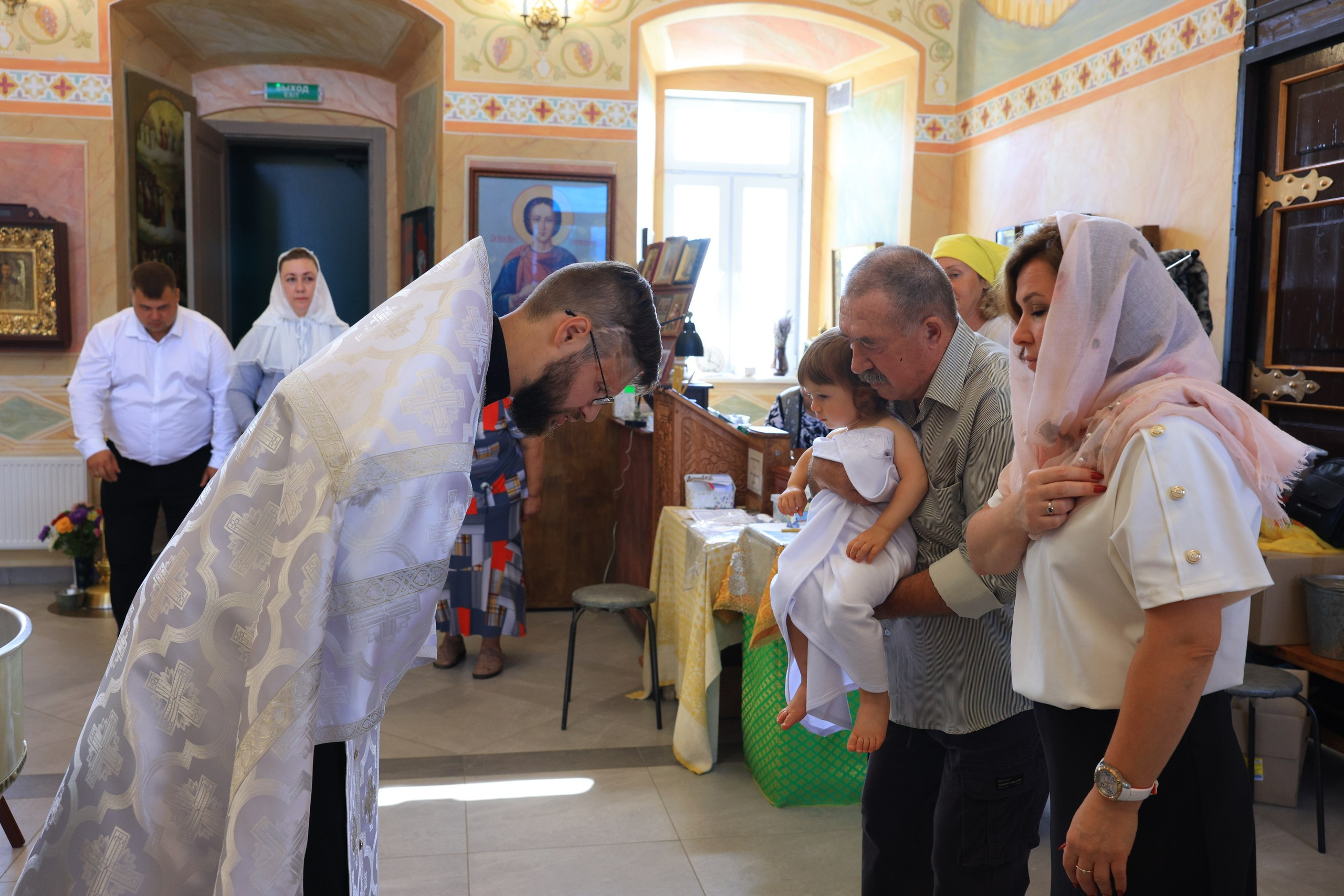 Крещение в храме храме св. Николая Угодника. Репортаж, пример без обработки. Фотограф в Туле Крупский АнДРей. Фотостудия «КАДР71» в Туле