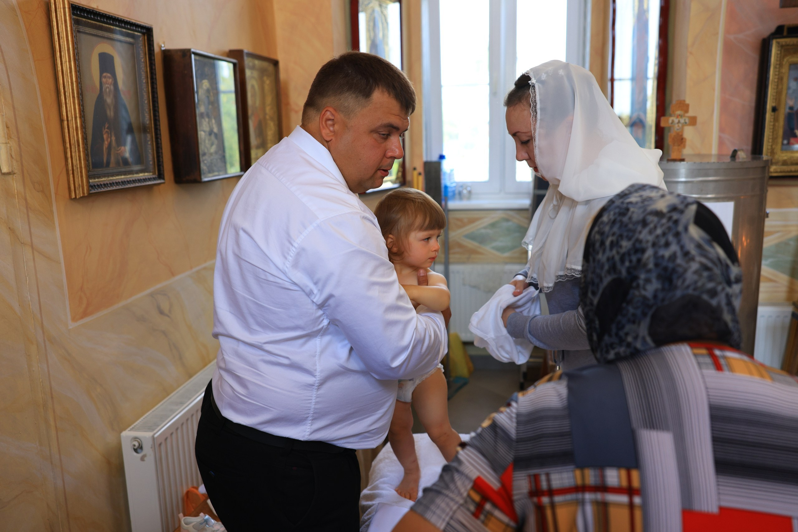 Крещение в храме храме св. Николая Угодника. Репортаж, пример без обработки. Фотограф в Туле Крупский АнДРей. Фотостудия «КАДР71» в Туле