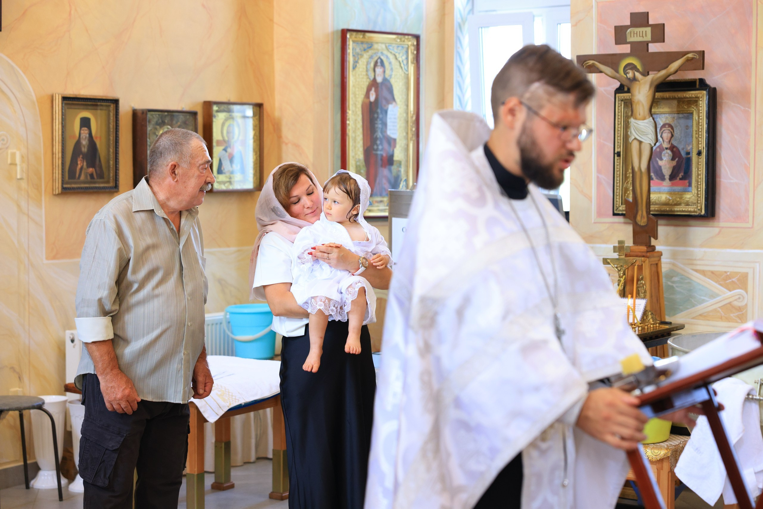 Крещение в храме храме св. Николая Угодника. Репортаж, пример без обработки. Фотограф в Туле Крупский АнДРей. Фотостудия «КАДР71» в Туле