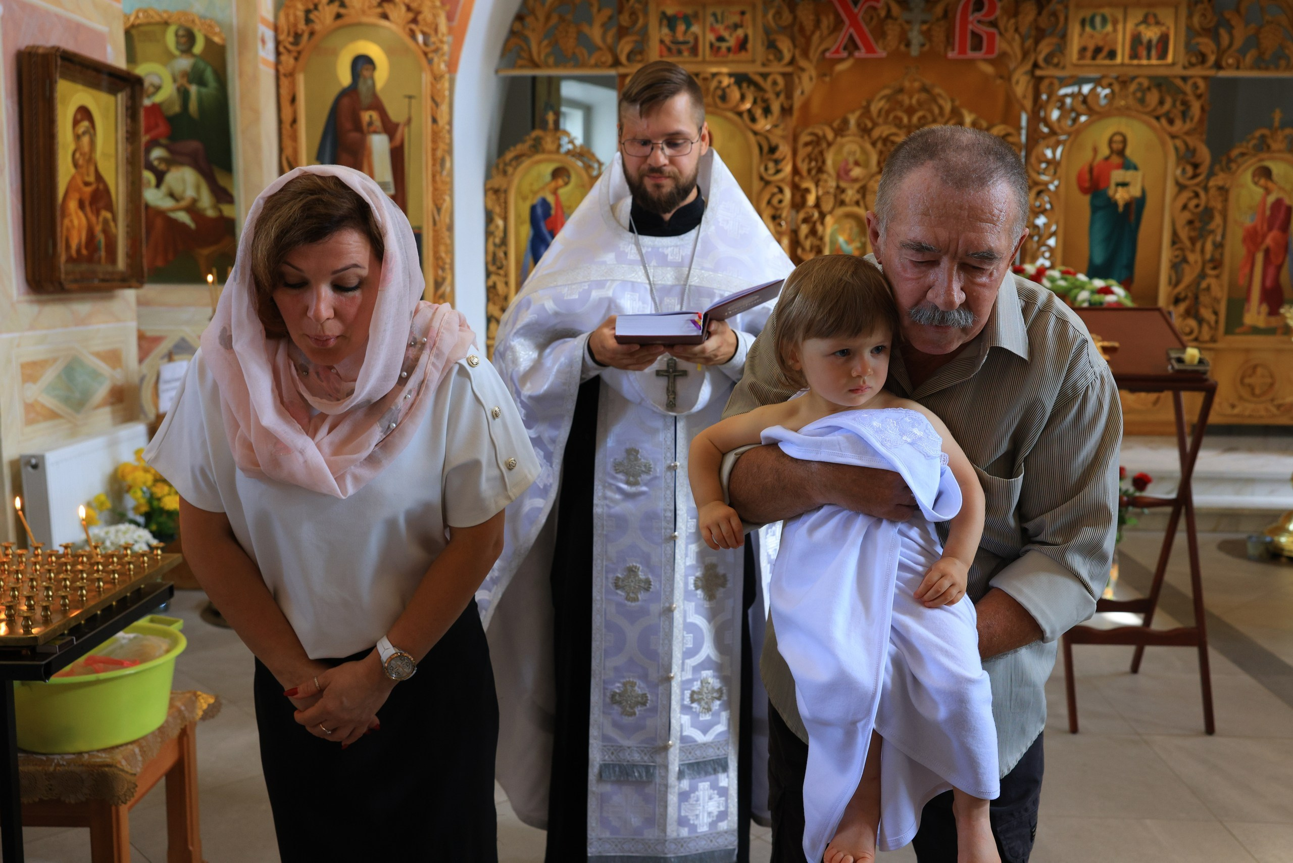 Крещение в храме храме св. Николая Угодника. Репортаж, пример без обработки. Фотограф в Туле Крупский АнДРей. Фотостудия «КАДР71» в Туле