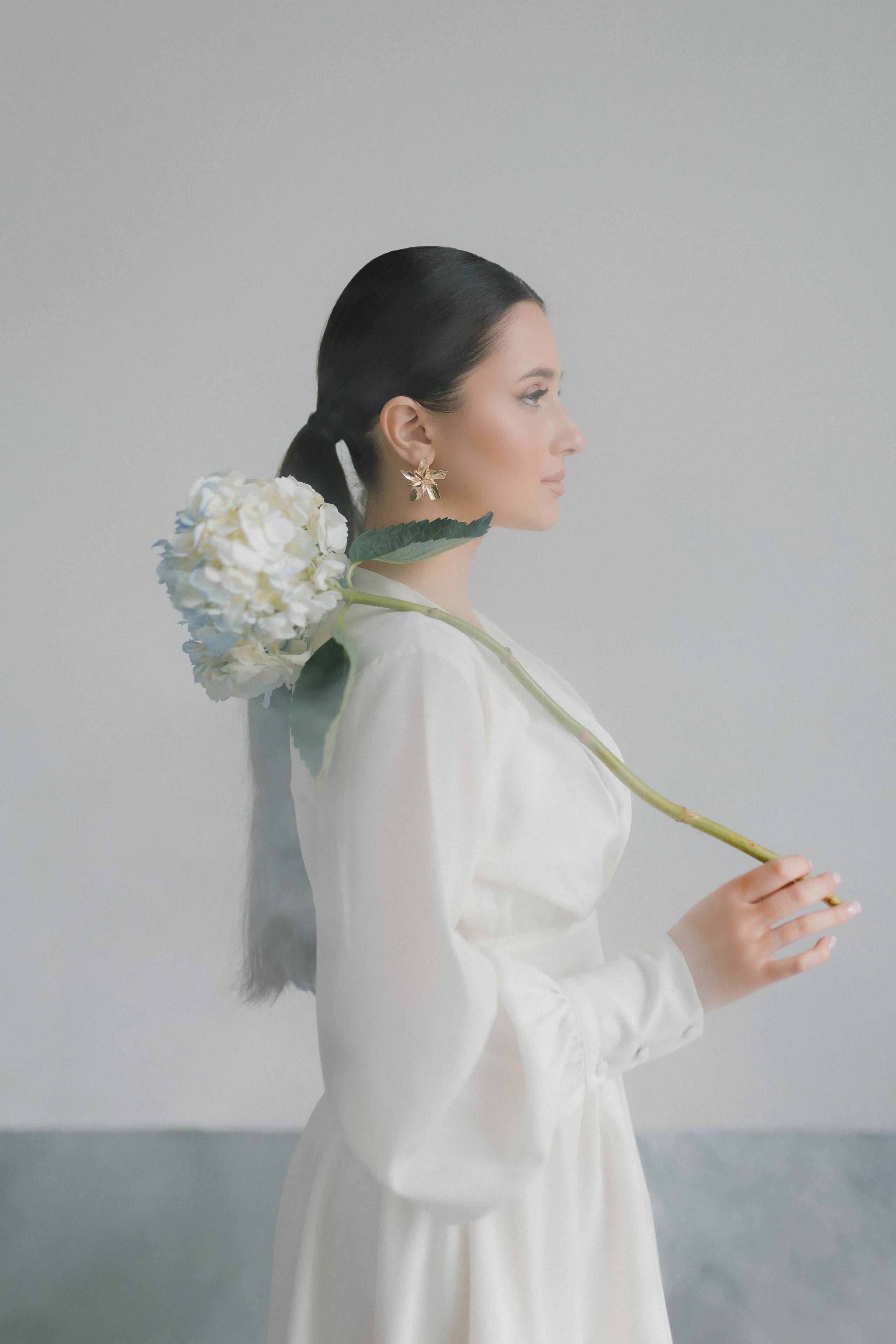 Нежная фотосессия с гортензией. Фотограф и видеограф в Мурманске, Москве Екатерина Нечаева