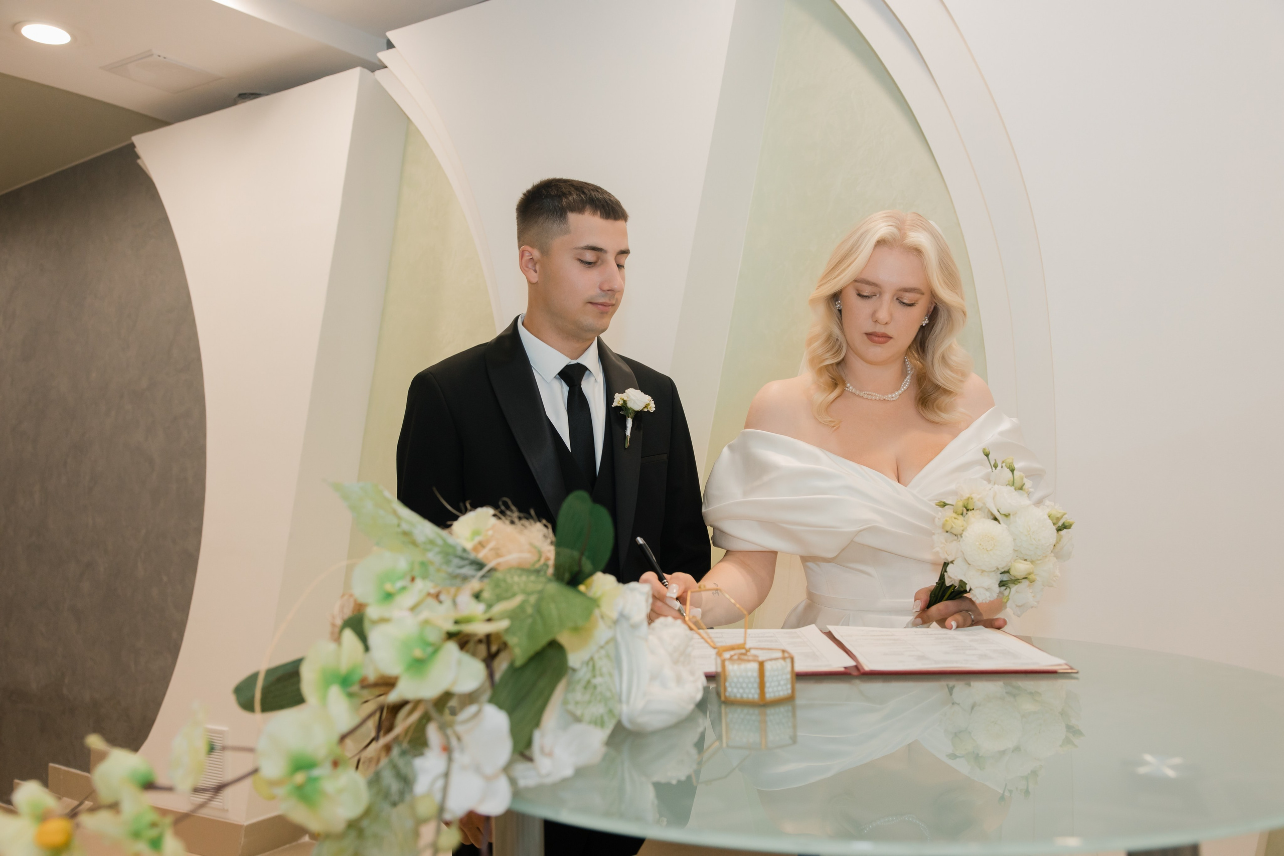 Отдел ЗАГС Администрации Первомайского района. Видеосъемка и фотосъемка свадеб. Фотограф и оператор на свадьбу. Видеосъемка подкастов, собственная видео-фотостудии. Предметная фотосъемка