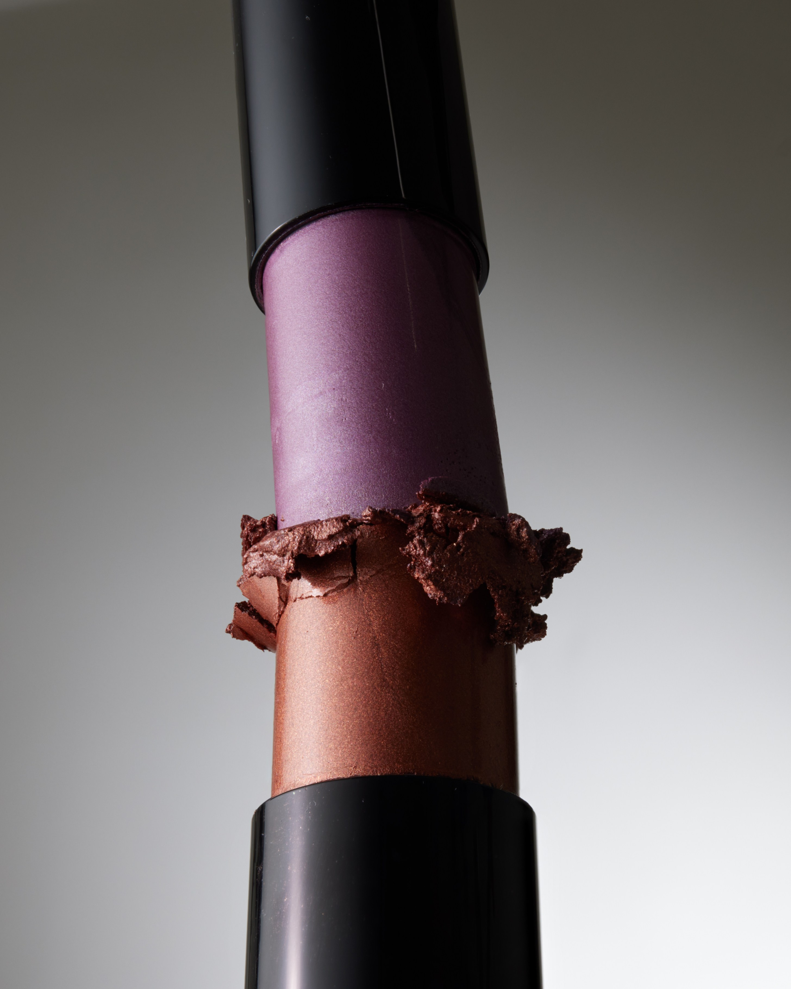 BEFORE / AFTER. RETOUCHER / Beauty / Product / Fashion / Commercial