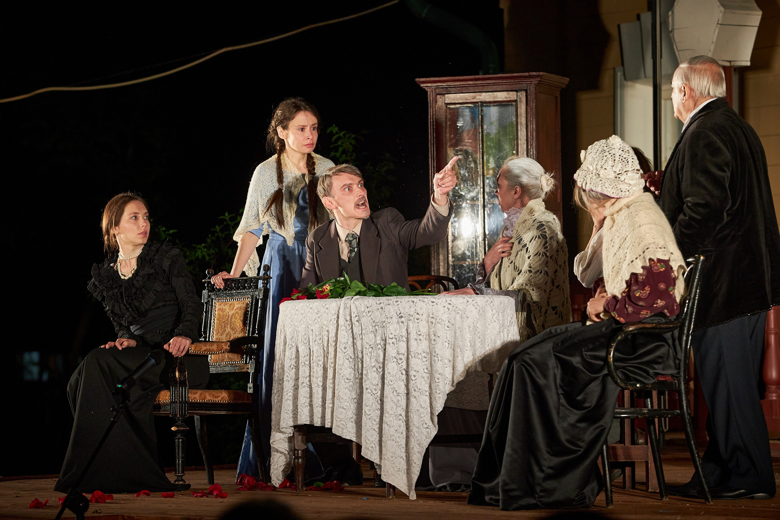 Профессиональный фотограф Алексей Спиридонов, Москва — интерьер, промышленная и семейная съёмка, портреты, репортажи, флористика