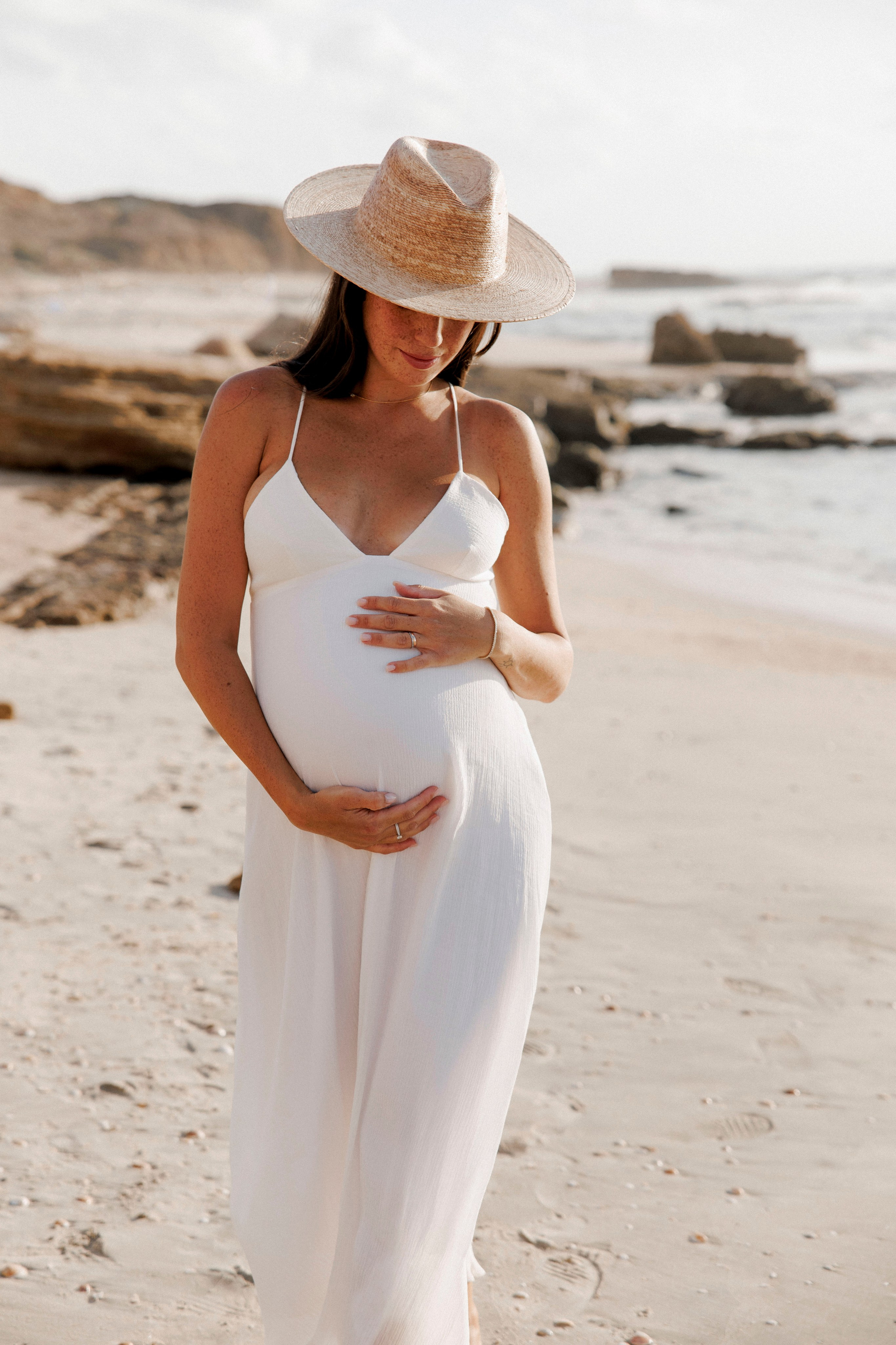 Pregnancy photoshoot near the sea. Wedding and family photographer