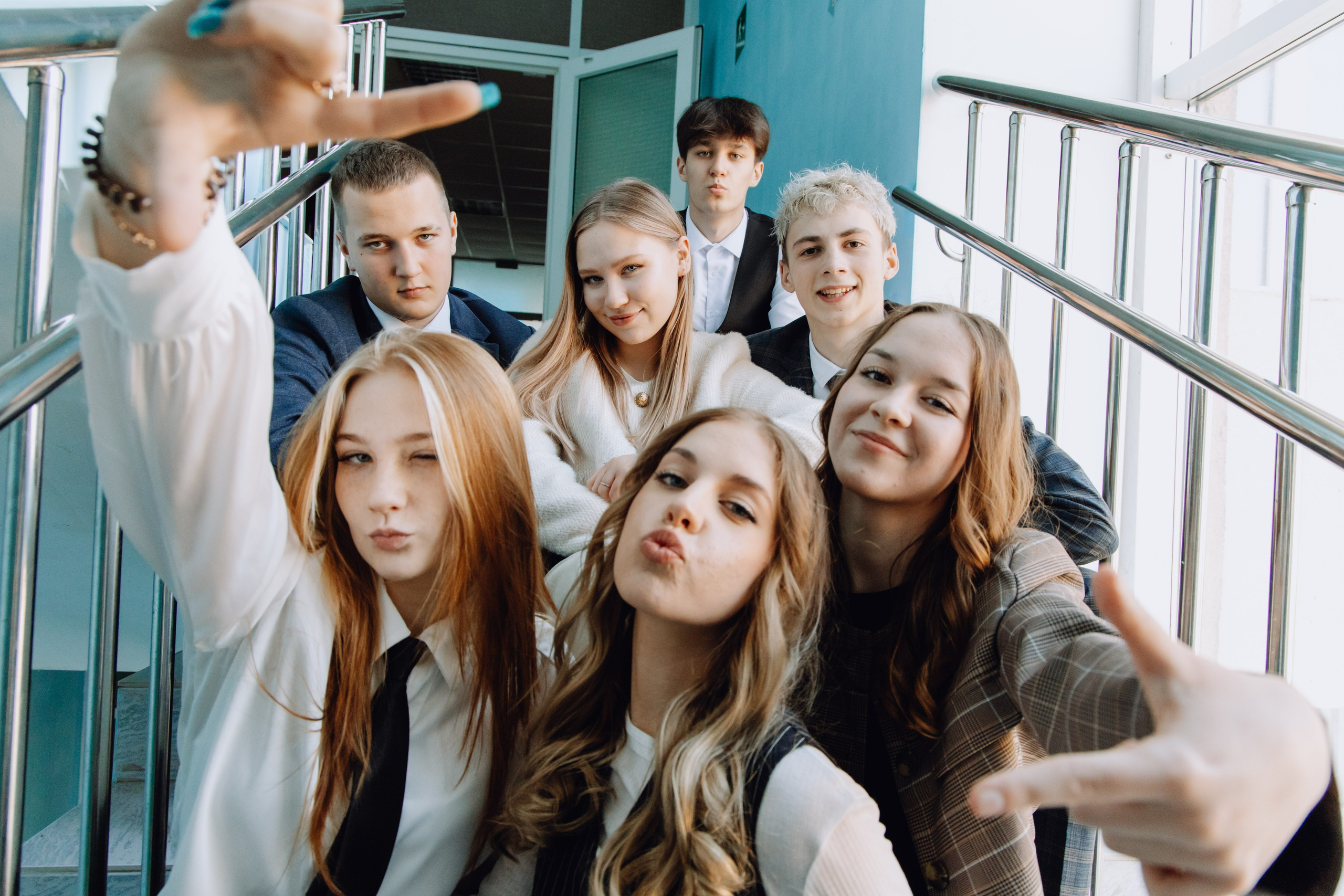 Школьные альбомы в Чернянке. Фотограф Максим Никонов