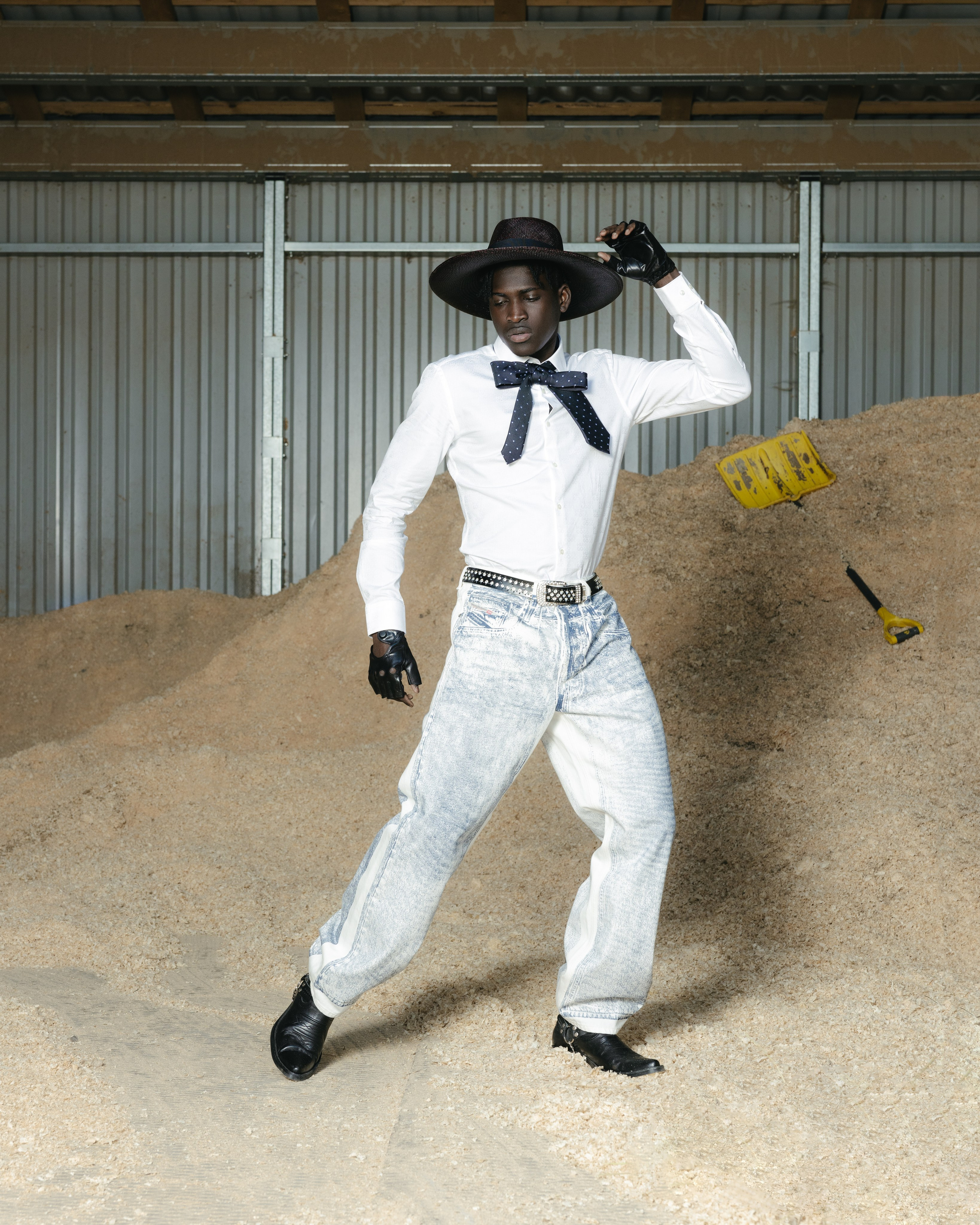 Western. Photographer. Producer. Retoucher