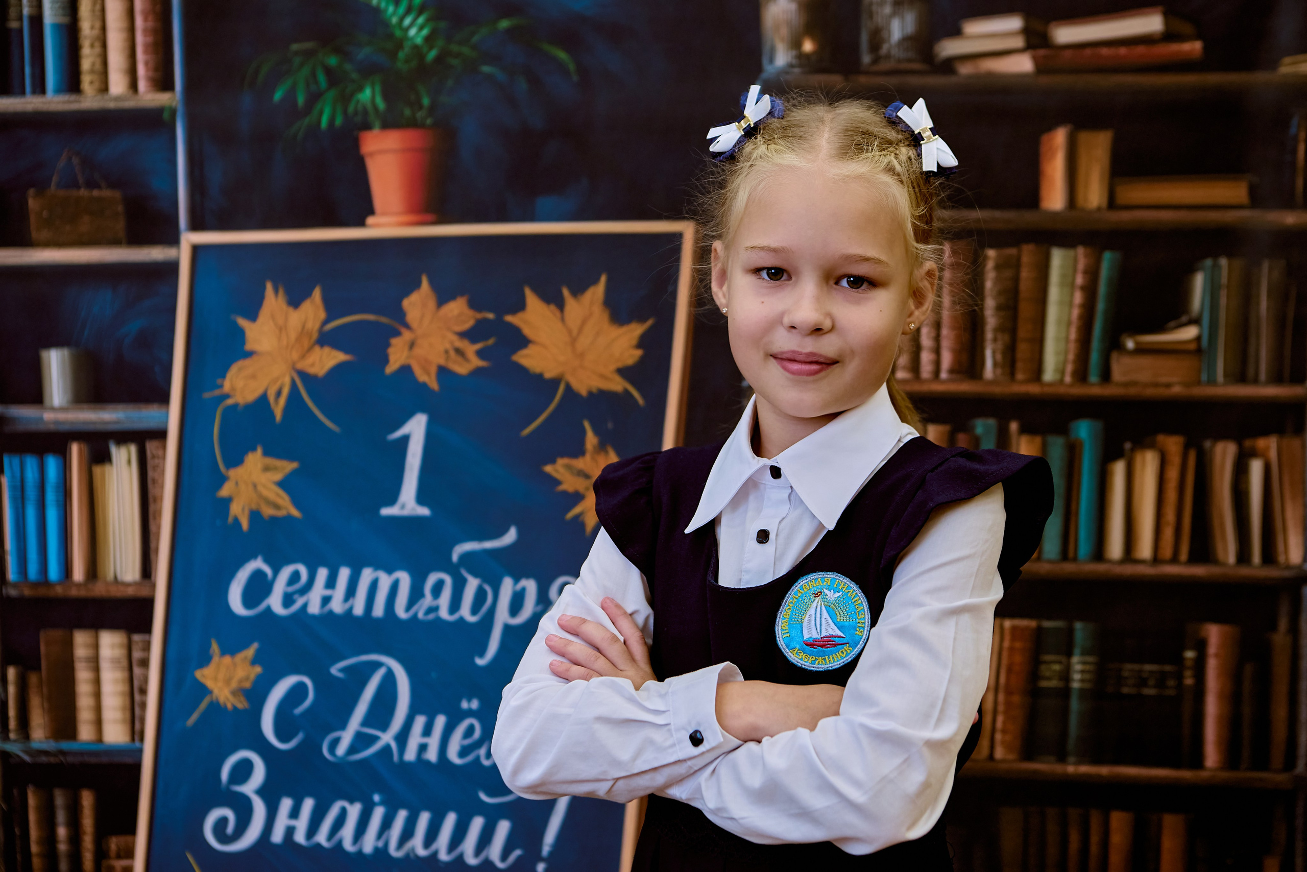 Школьная фотосессия в классе для фотоальбомов и фотокниг. Православный портретный детский и школьный фотограф Николай Голованов