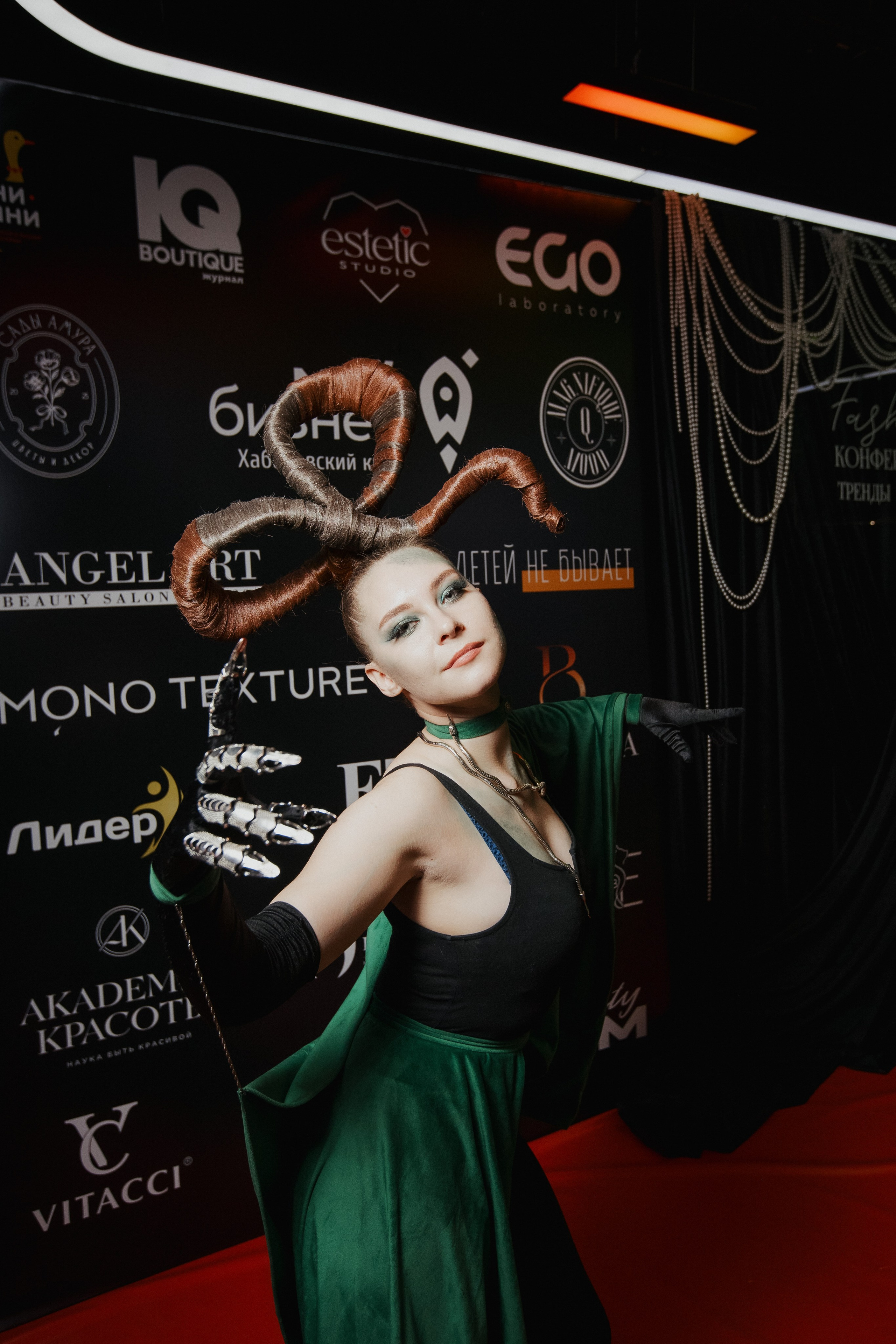 ФЭШН КОНФА. СВОИ. ФОТООТЧЕТЫ-СОБЫТИЯ-МЕСТА