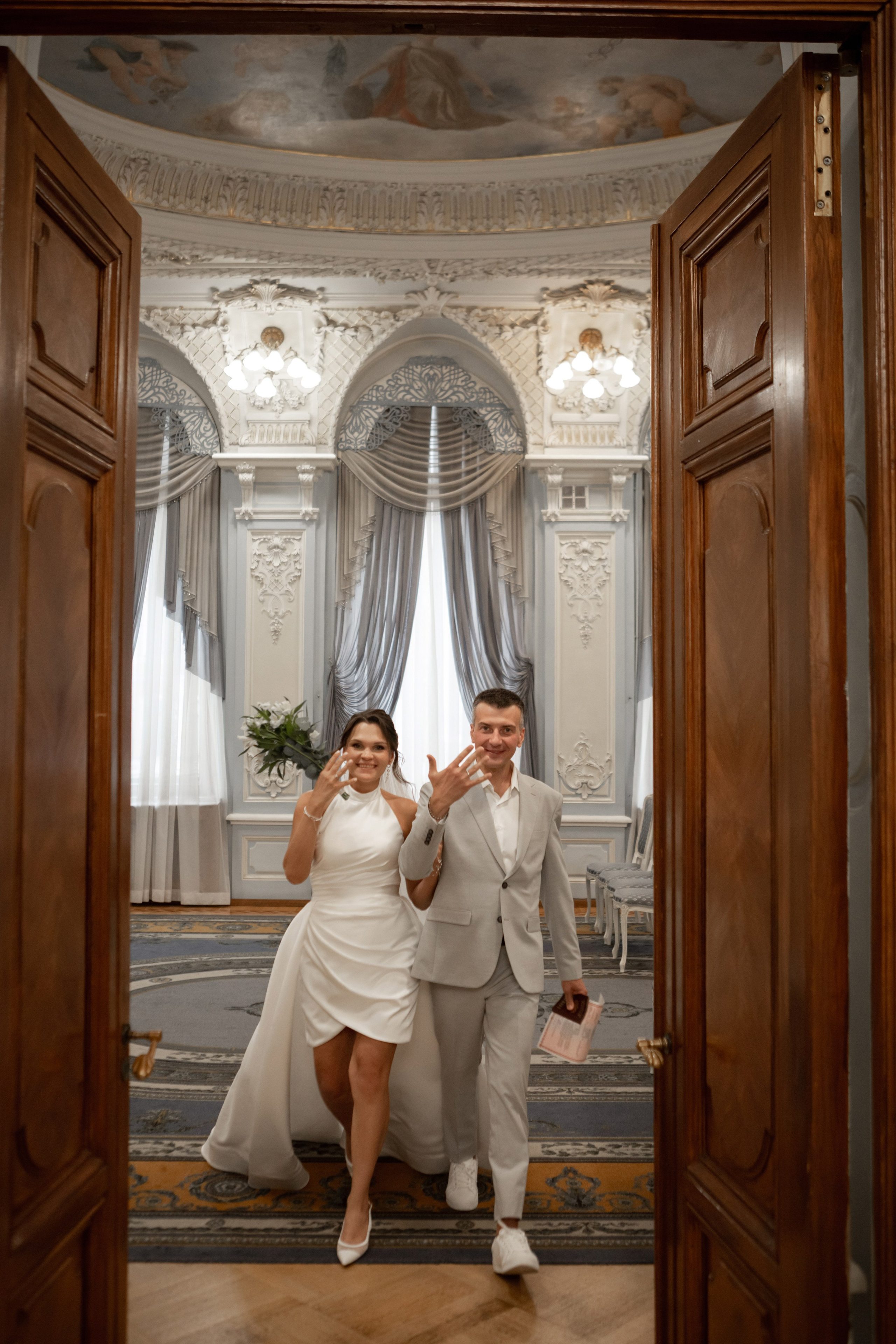 Свадебная фотопрогулка в ночном Петербурге