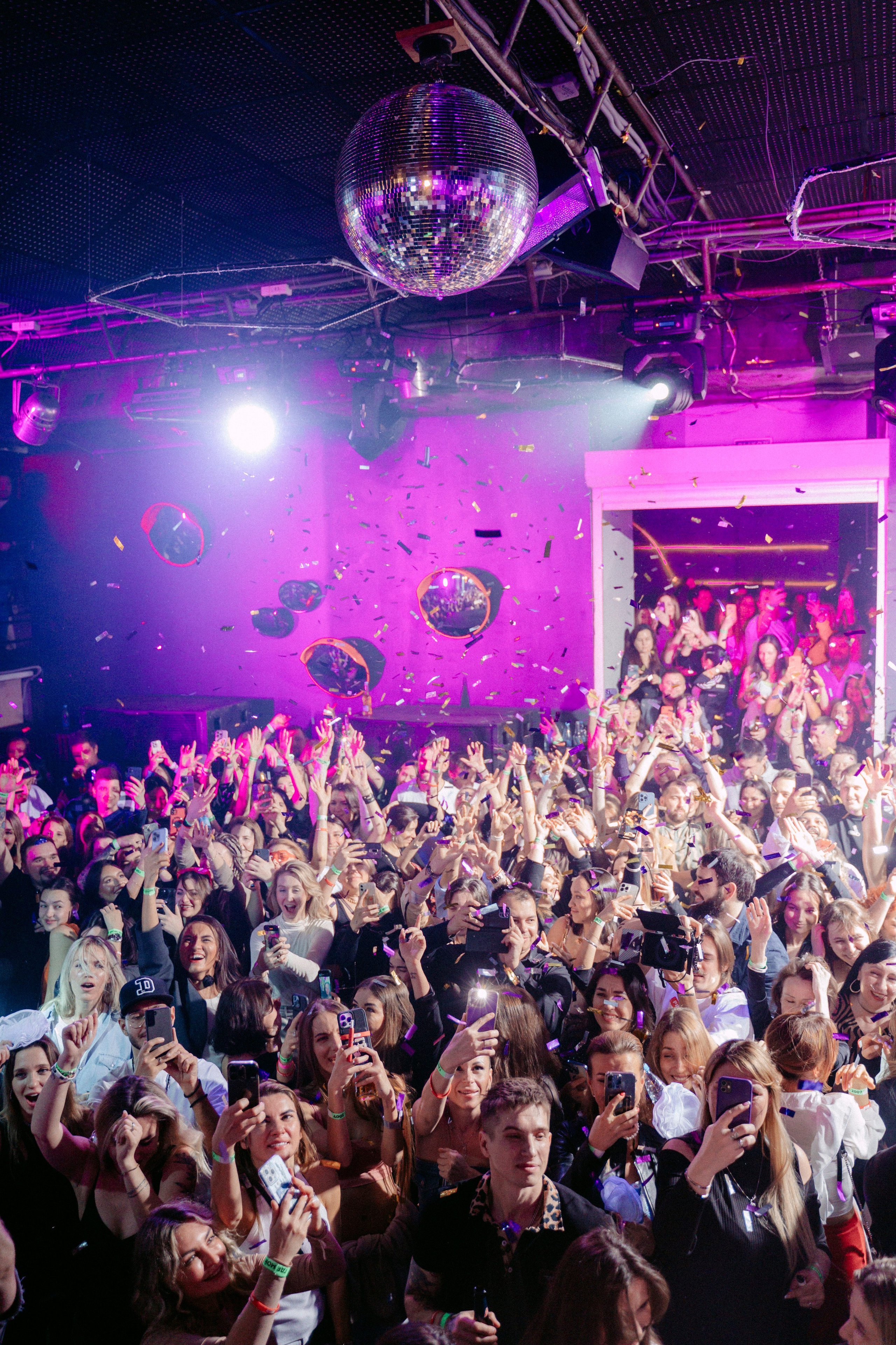 Где мой 2007: ностальгия и Катя Чехова / 2023. Саша Копылов, фотограф в Казани