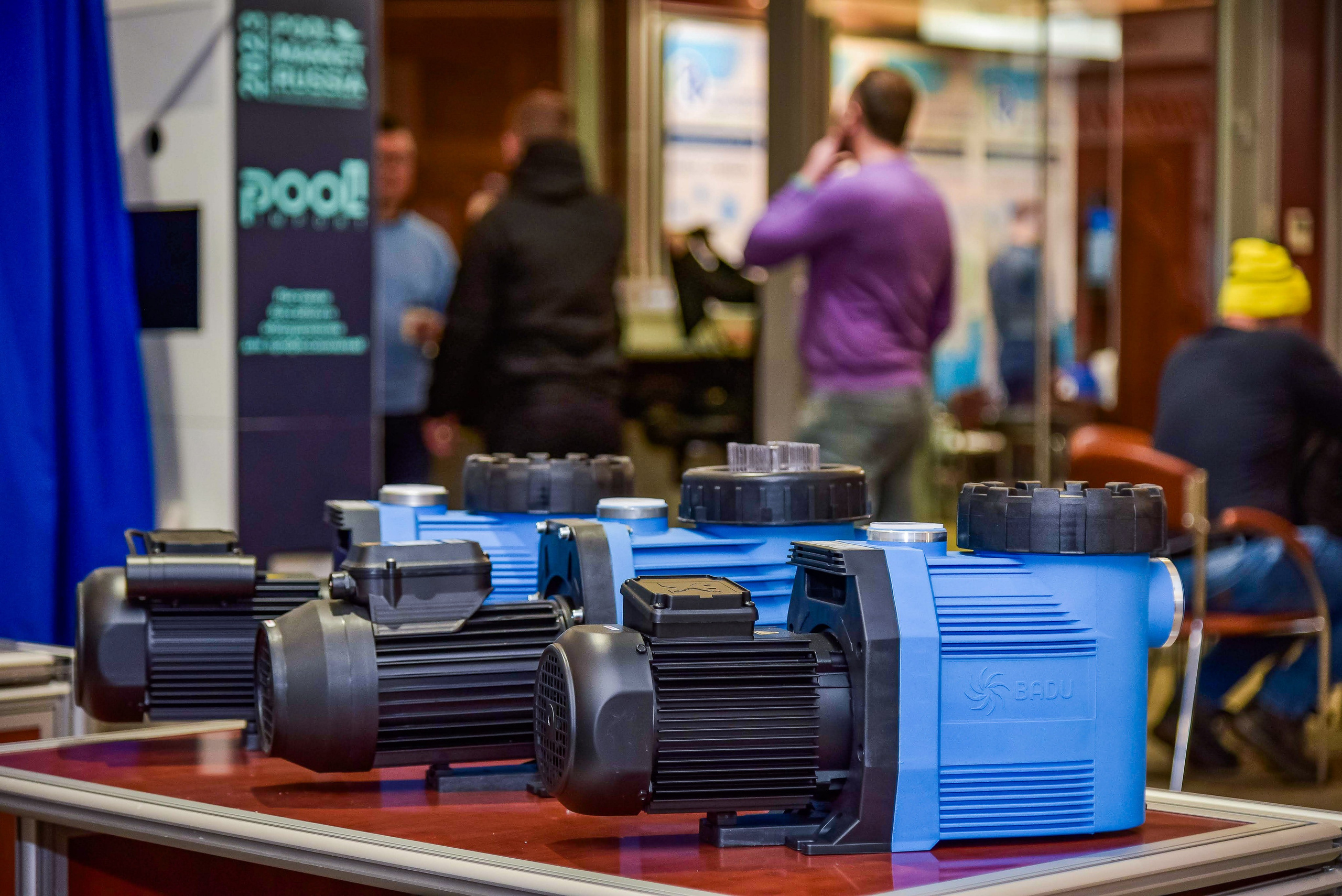 Репортажные кадры с выставки в Москве. Представленное на выставке оборудование для бассейнов. Обработка фото без фильтров.