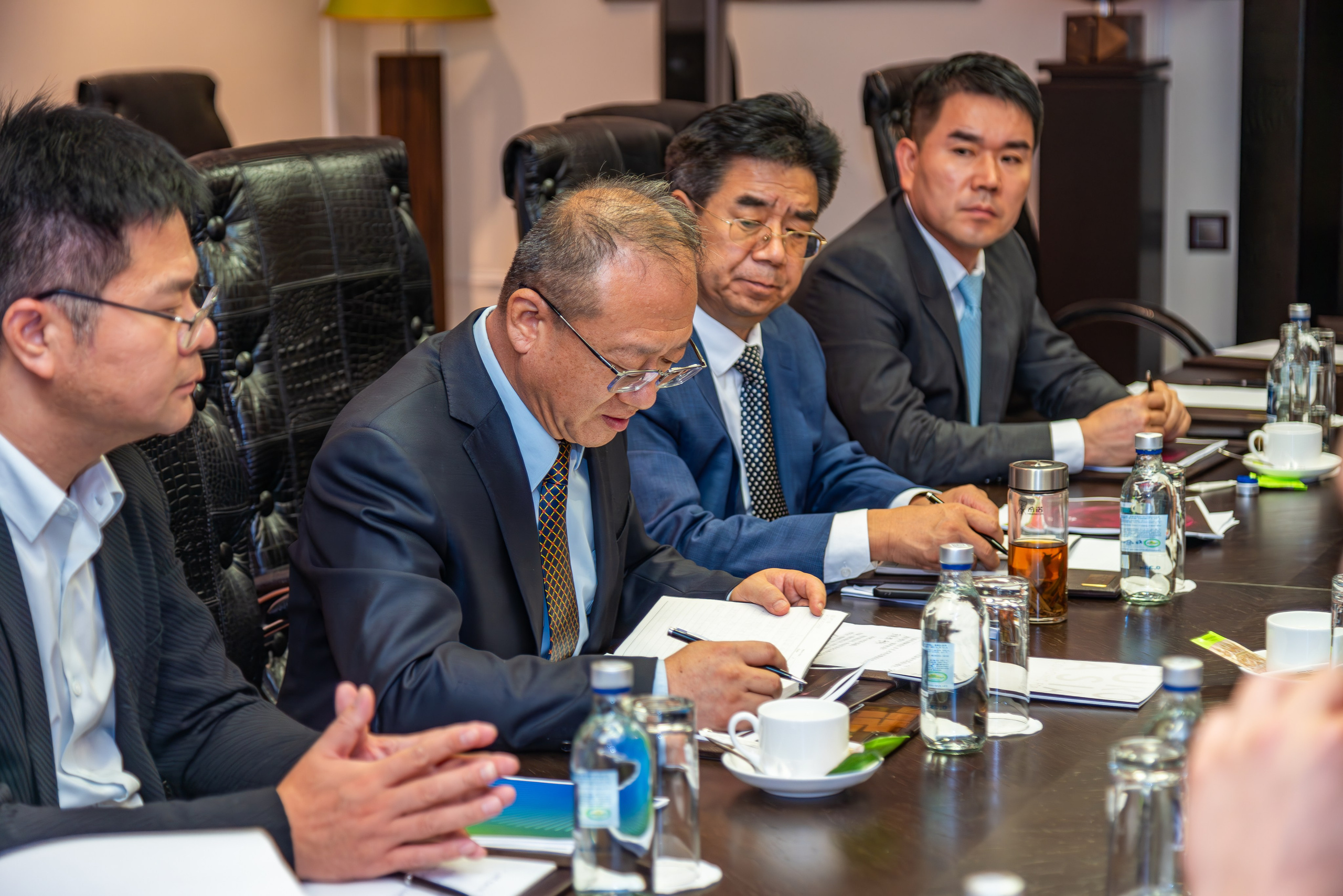 Профессиональная репортажная фотосъемка бизнес мероприятий,  в Москве, живые фото без фильтров. Используется полностью бесшумная полнокадровая фотокамера. 