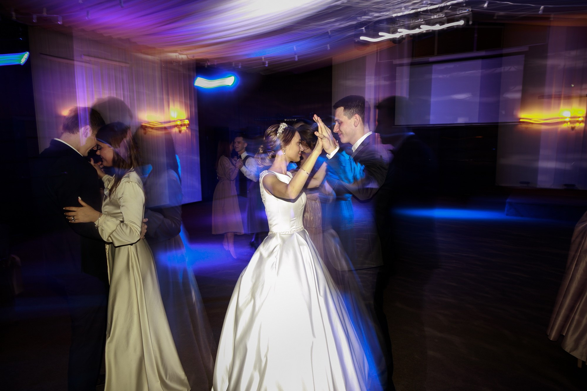 Свадьба с огоньком. Фотограф крещение венчание в Петербурге! Помогает подобрать храм и посоветовал душевного батюшку в СПб